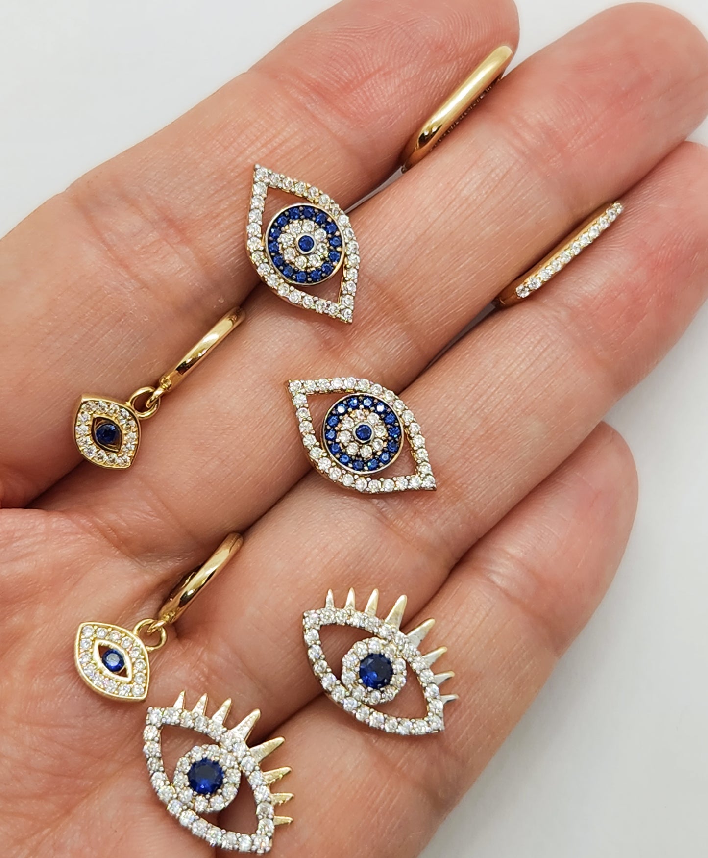 Aretes de ojito turco con pestañas