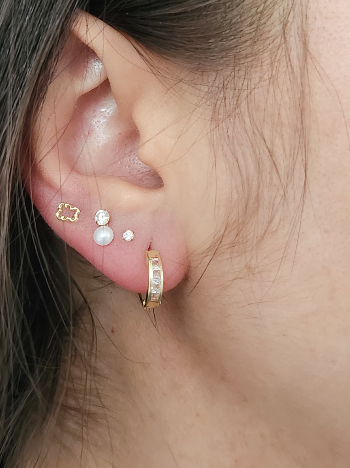 Par o Pieza de Broquel "Tu y Yo" Perla Blanca Natural con Zirconia Oro 10k DORADO