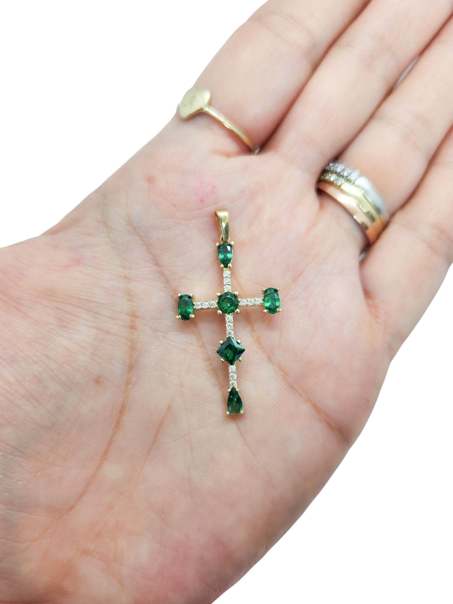 Dije cruz con zirconias blancas y verdes oro 10k