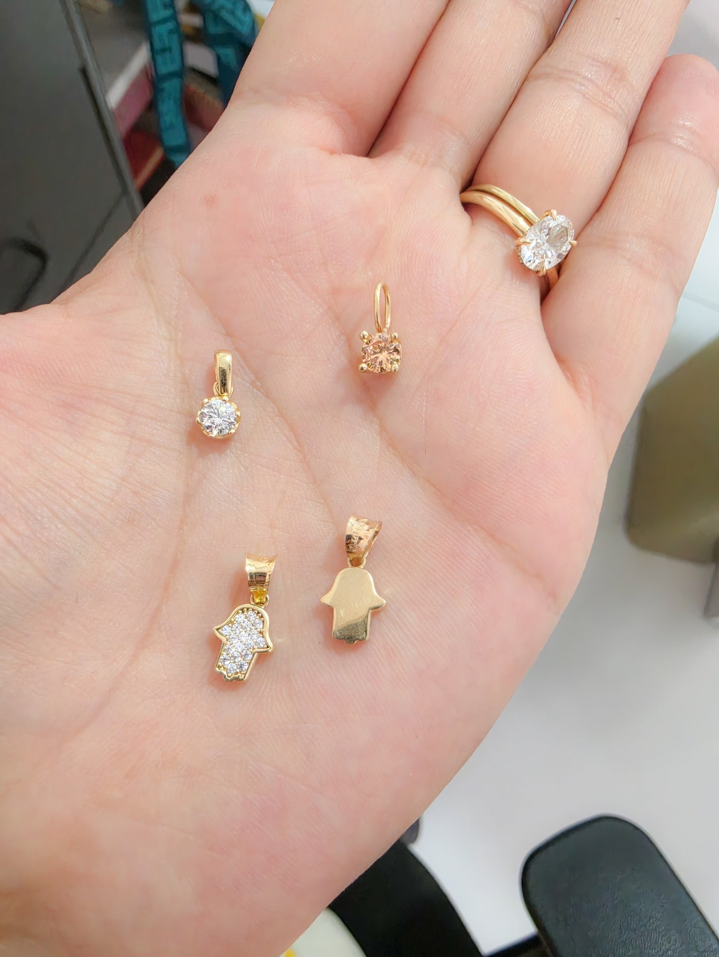 Dije mano de Fatima lisa oro 10k