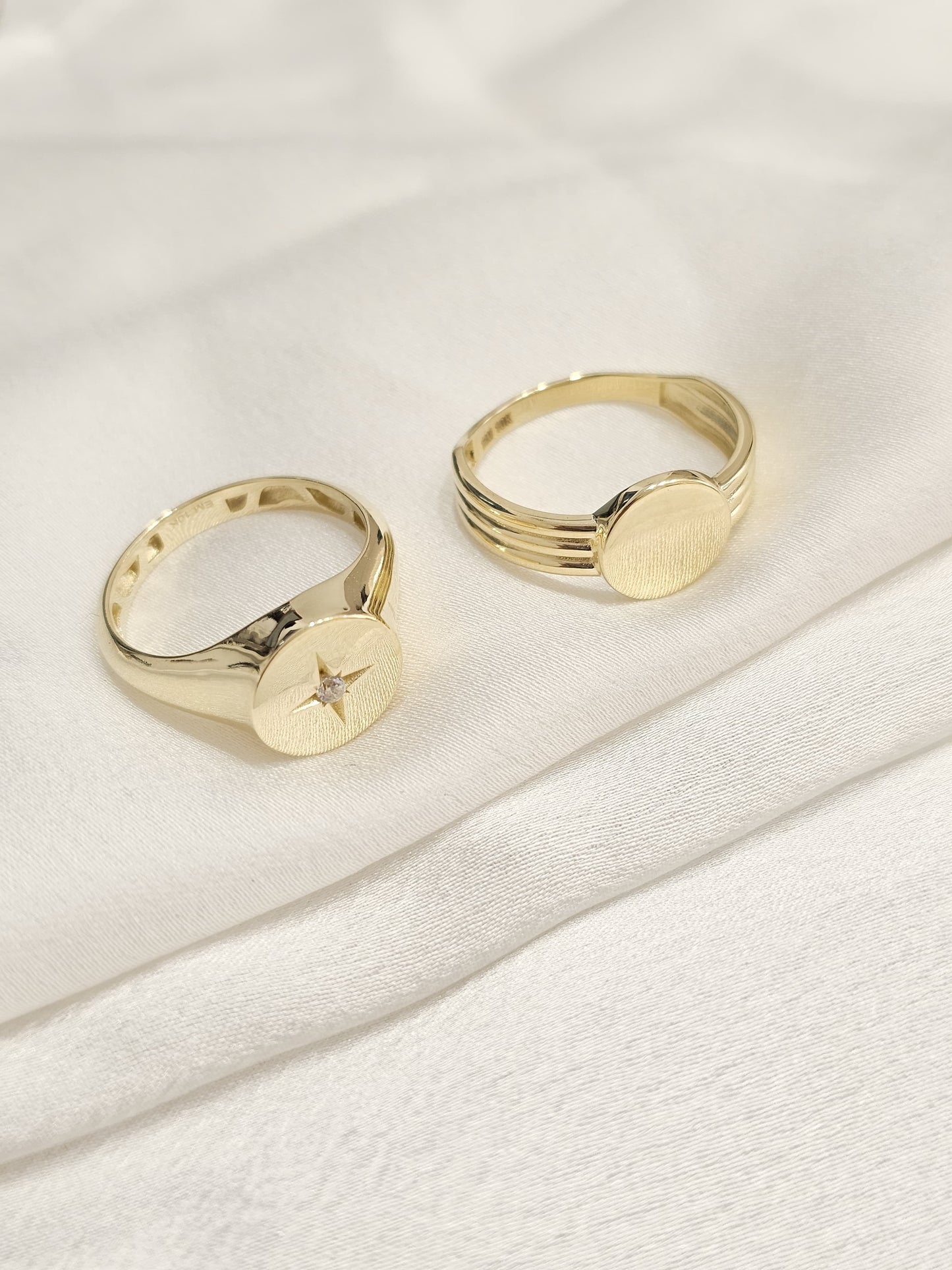 Anillo ancho estrella en oro 10k dorado