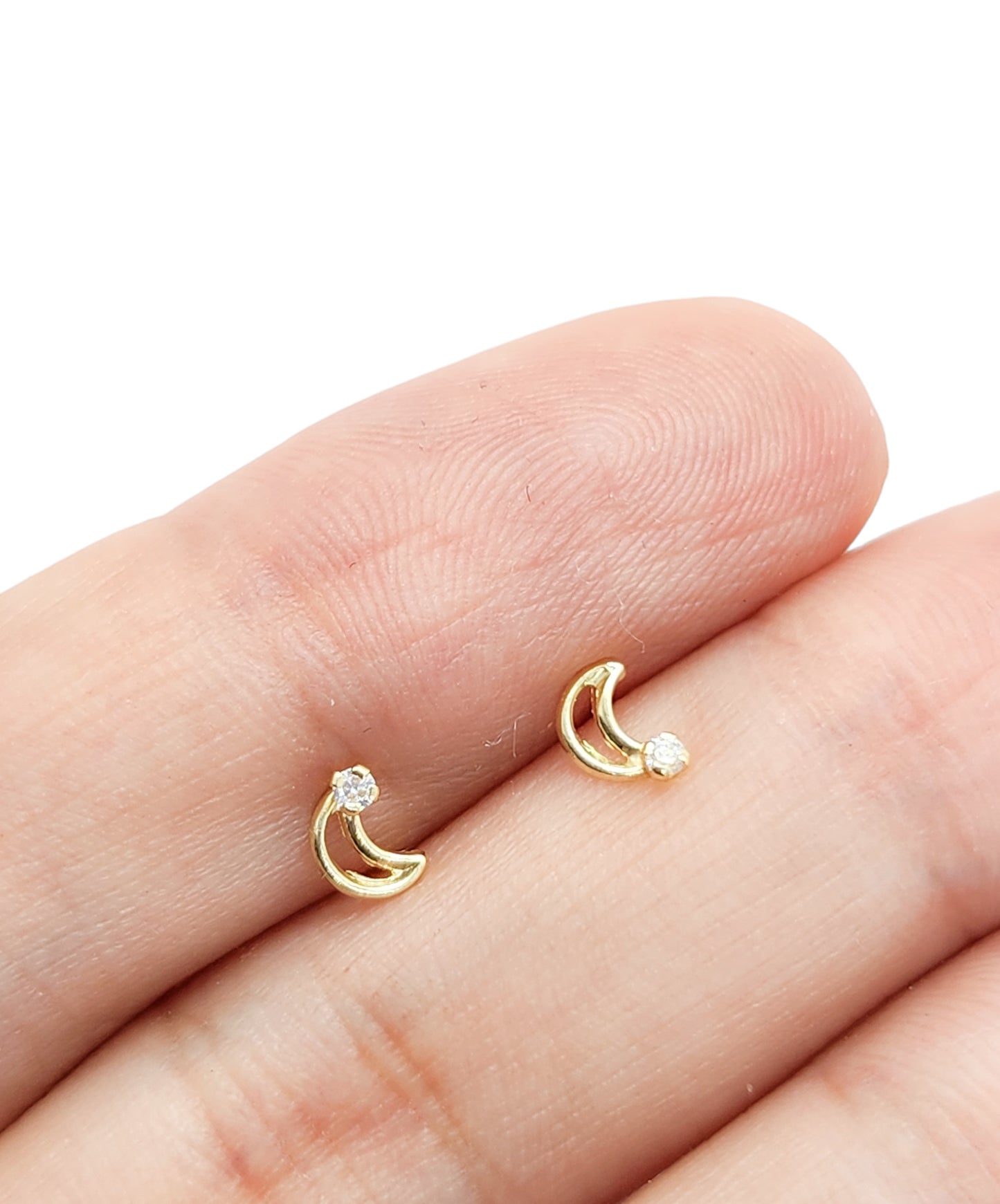 Par o pieza de Broquel luna montadura con zirconia oro 10k DORADO