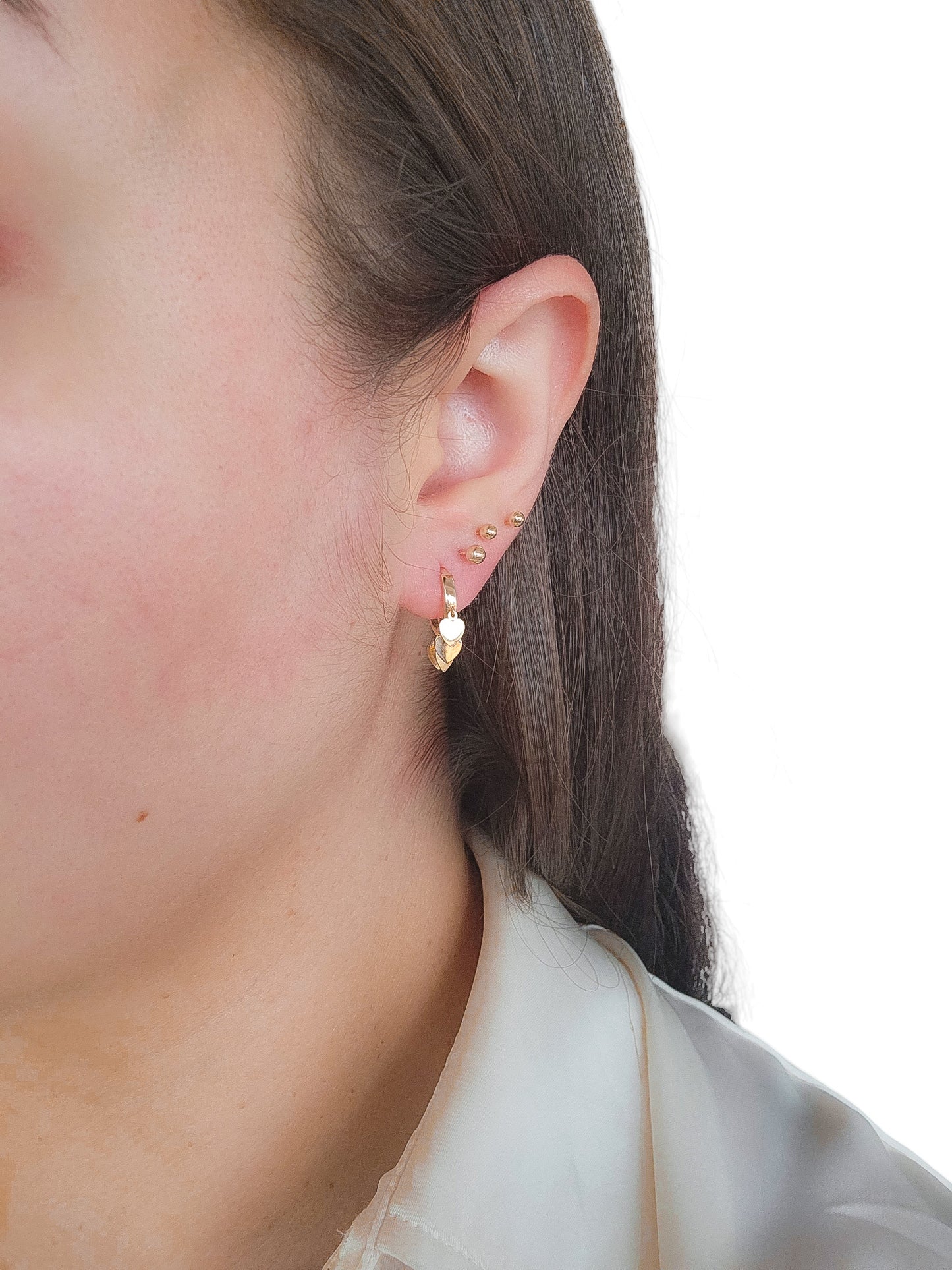 Huggies con dijes corazones oro 10k