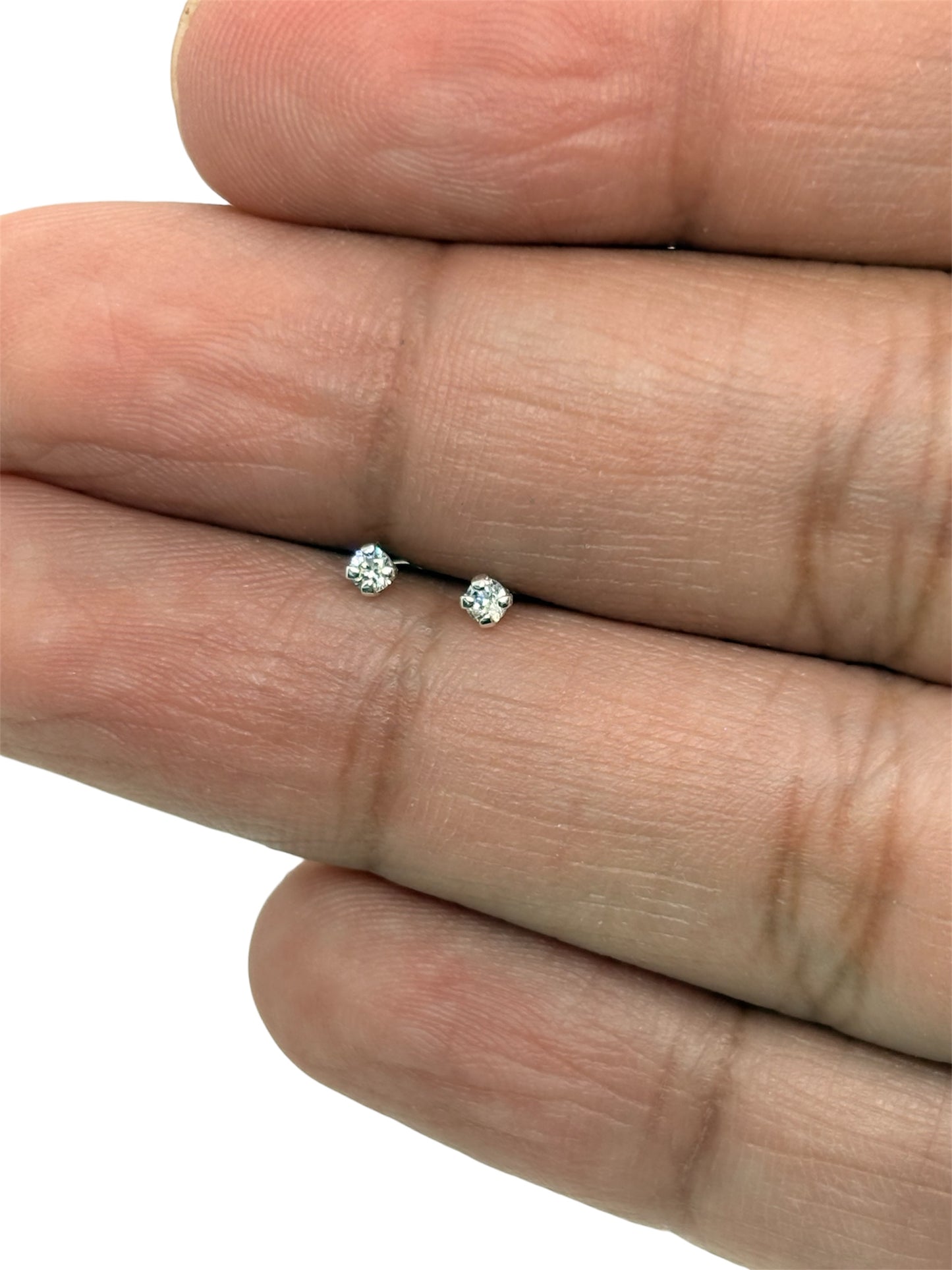 Amaris Broquel basico recto de circonia blanca 2mm Plata 925