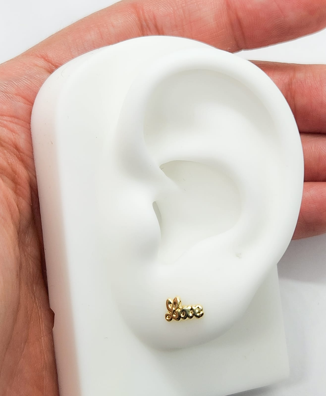 Par o Pieza de Broquel "LOVE" oro 10k