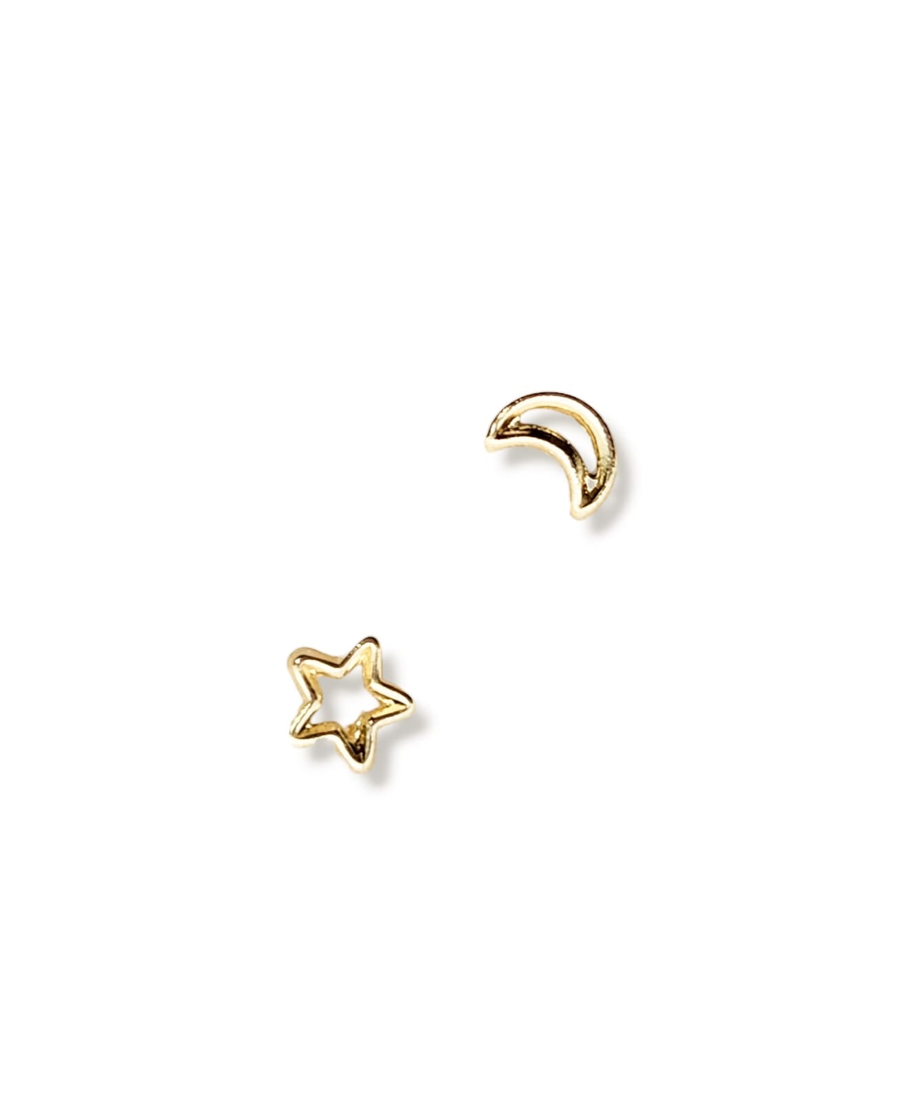 Par de Broquel contorno luna y estrella silueta oro de 10k DORADO