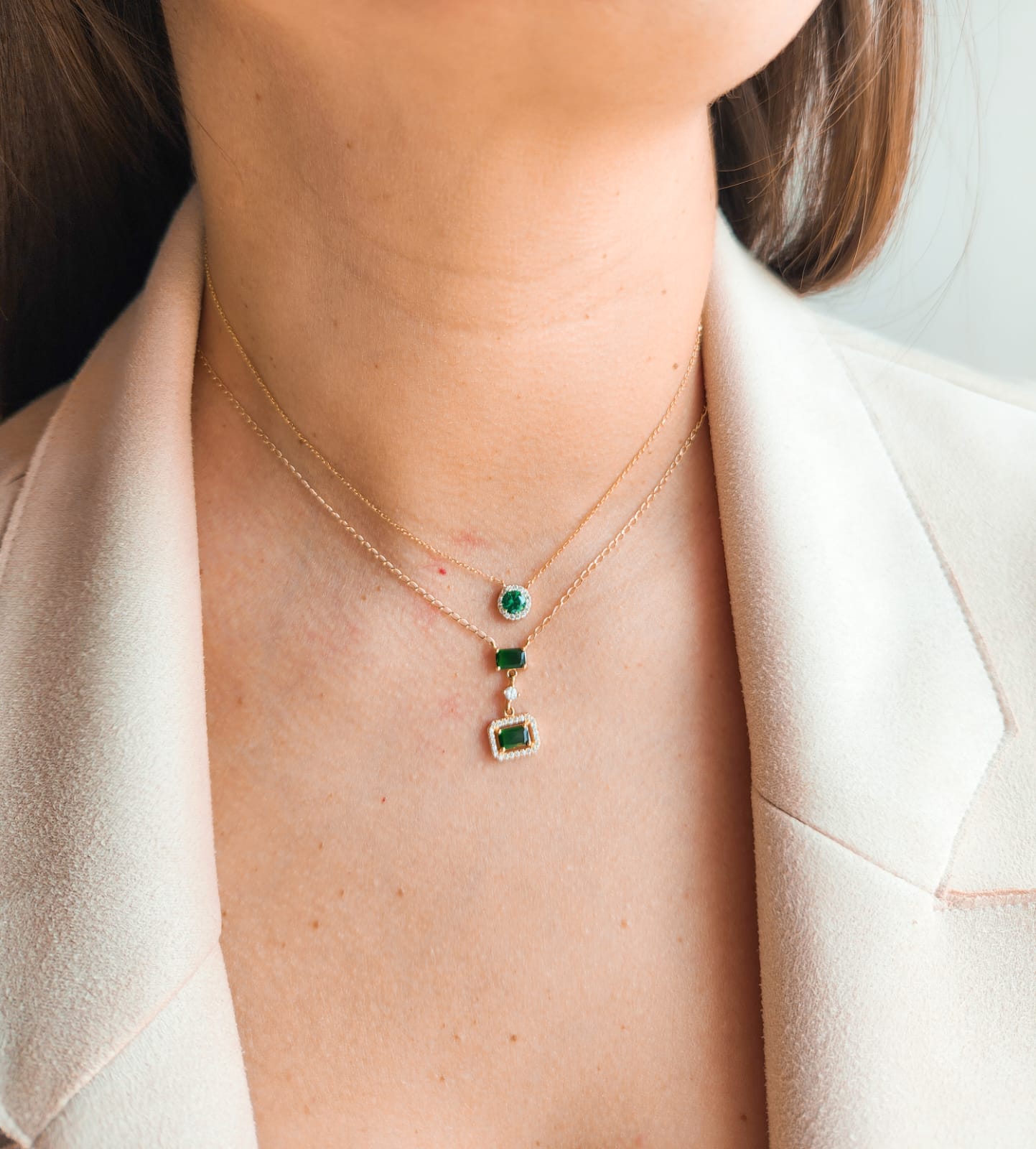 Gargantilla con piedra estilo esmeralda oro 10k