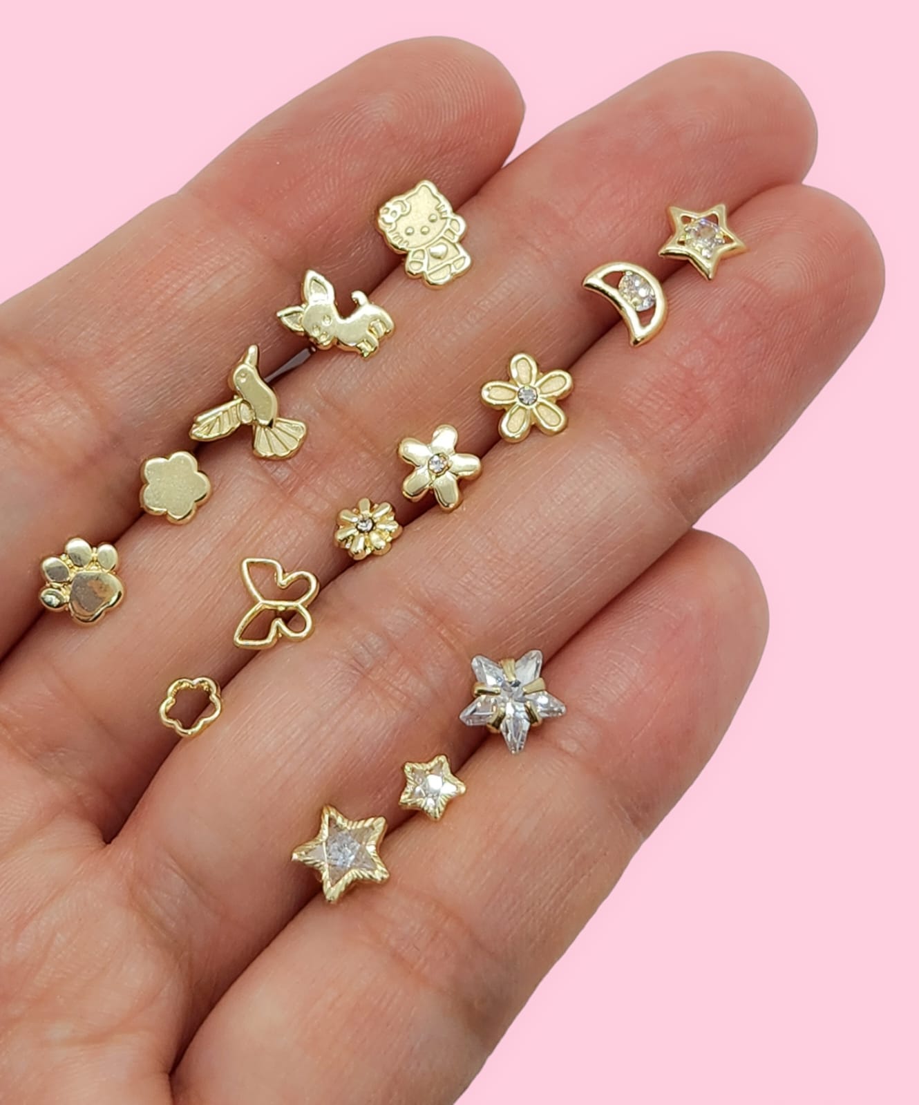 Par de Broqueles flor contorno silueta oro 10k