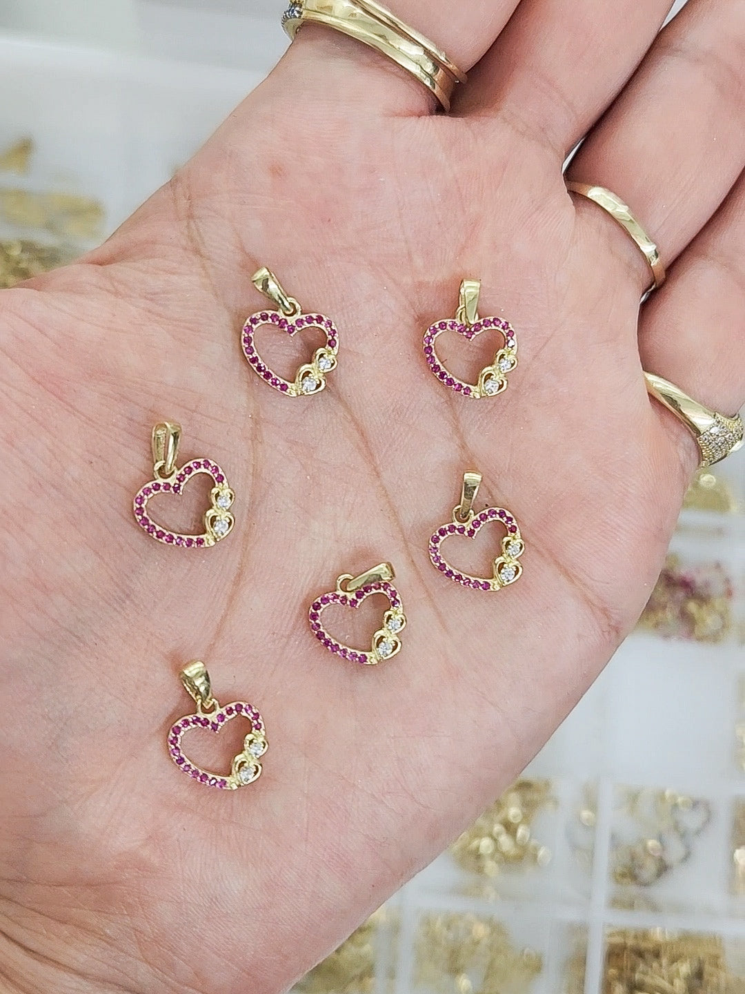 Dije corazón con piedras rosa e infinito oro 10k