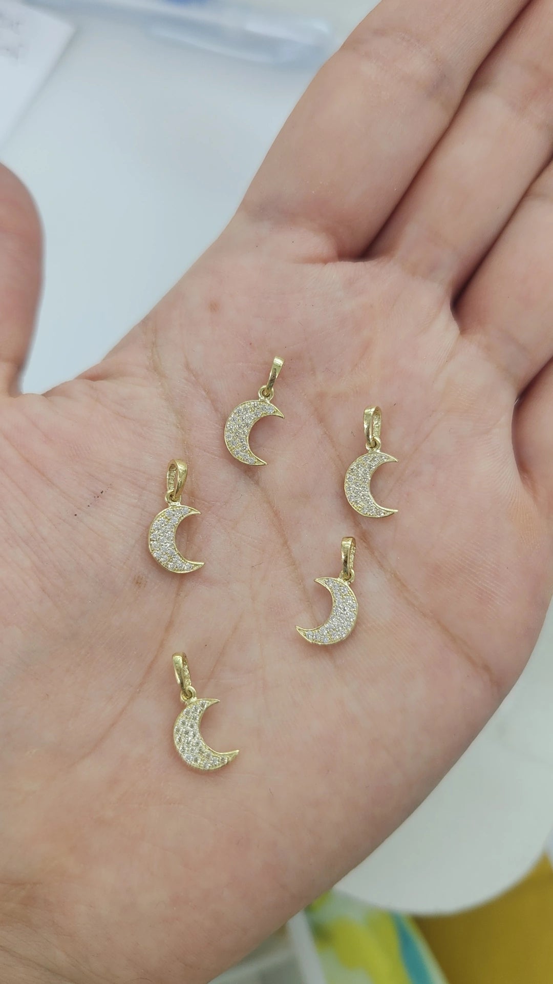 Dije luna zirconias oro 10k