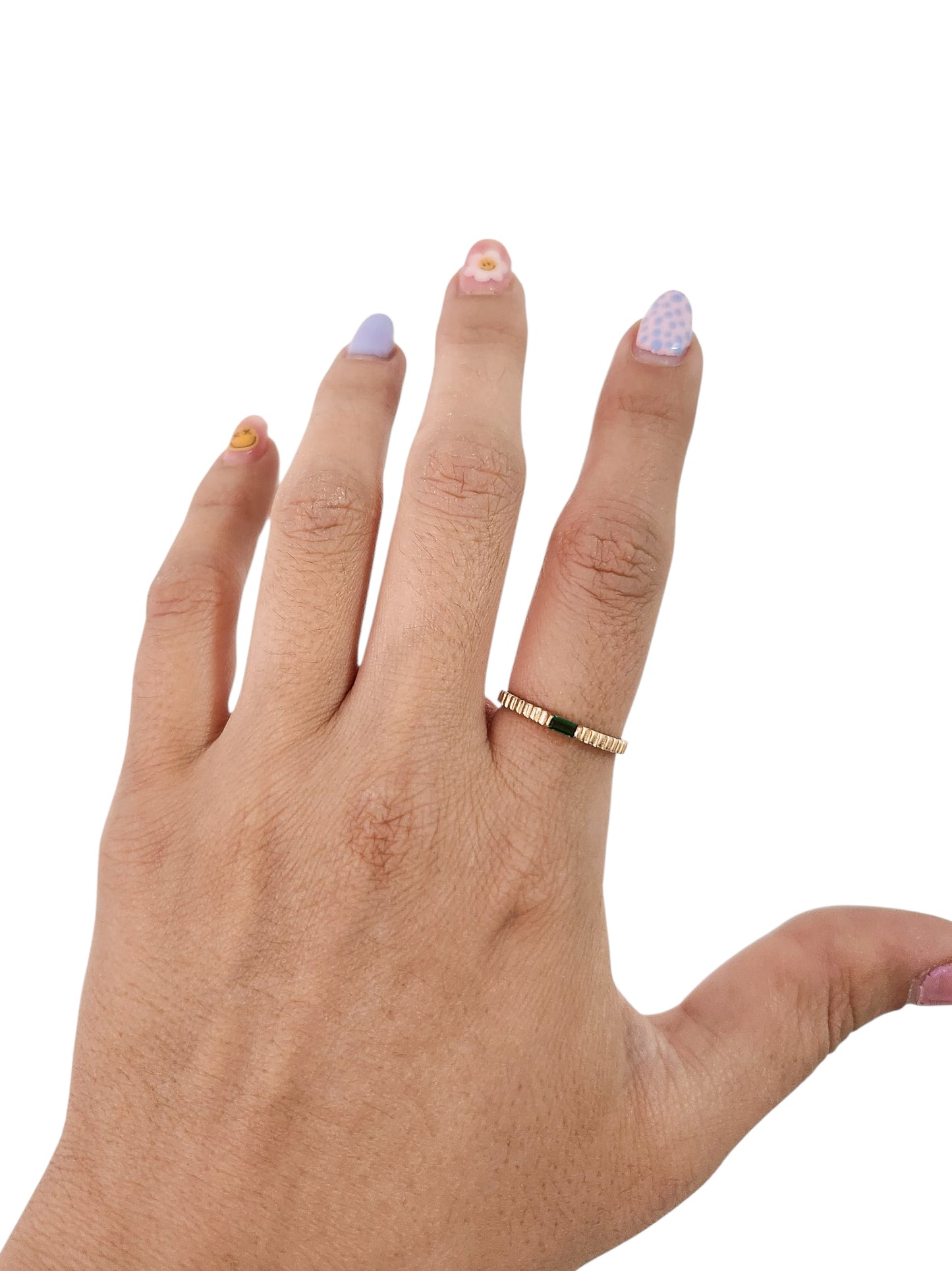 Anillo verde esmeralda líneas oro 10k dorado