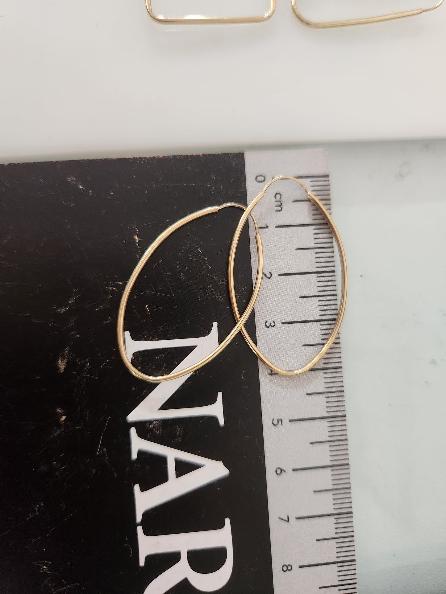 Arracadas oval ultra ligera oro 10k