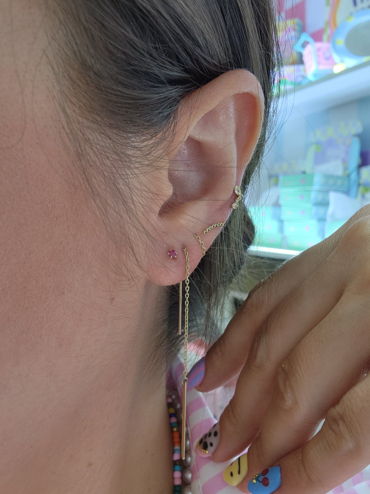 Par de Aretes broquel piedra natural rubí plata 925 baño de oro