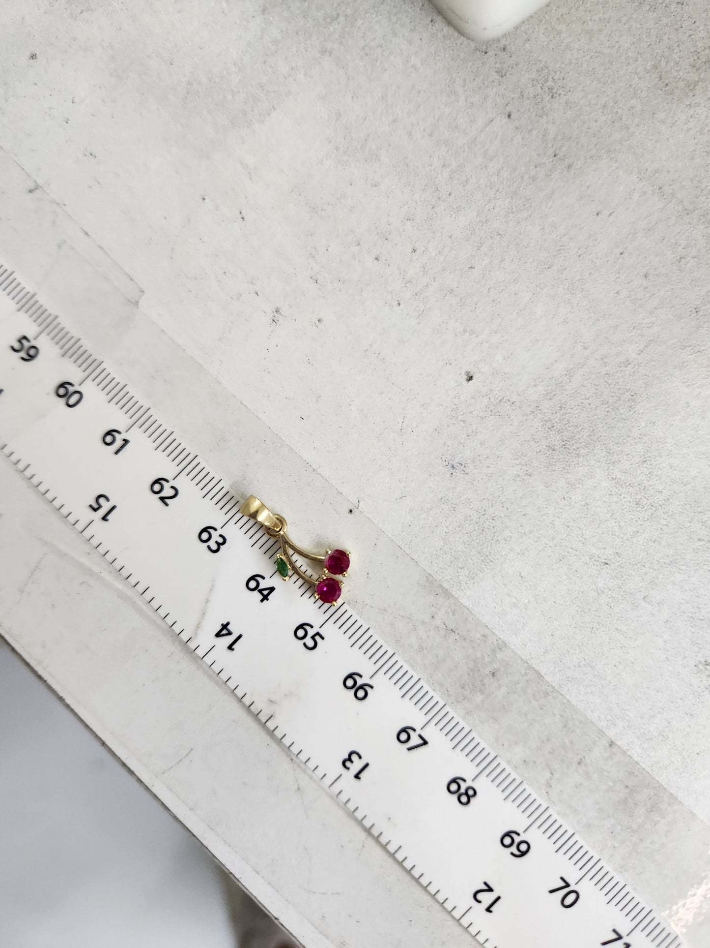 Dije cerezas sólido oro 10k