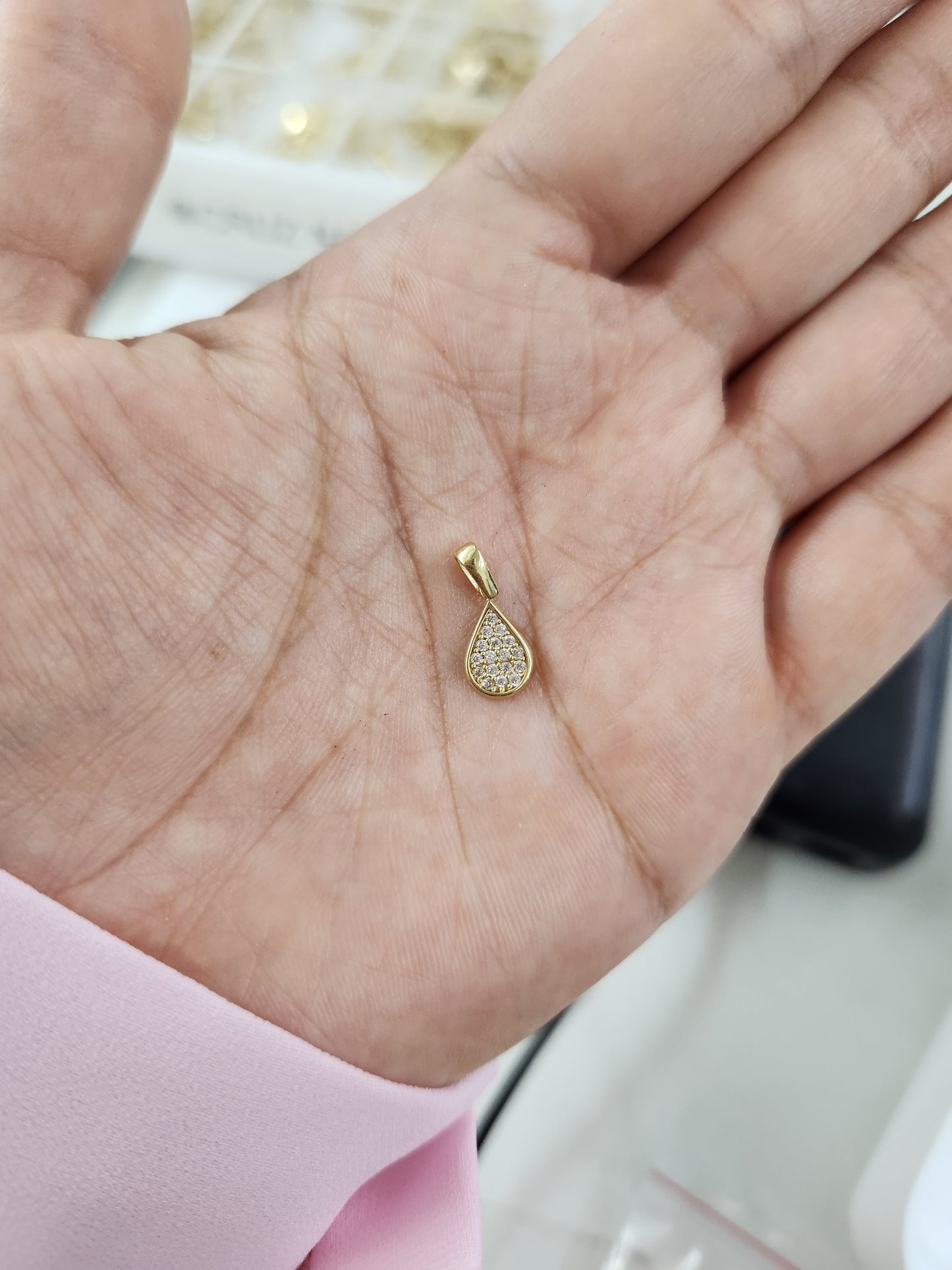 Dije gota con piedras mini oro 10k