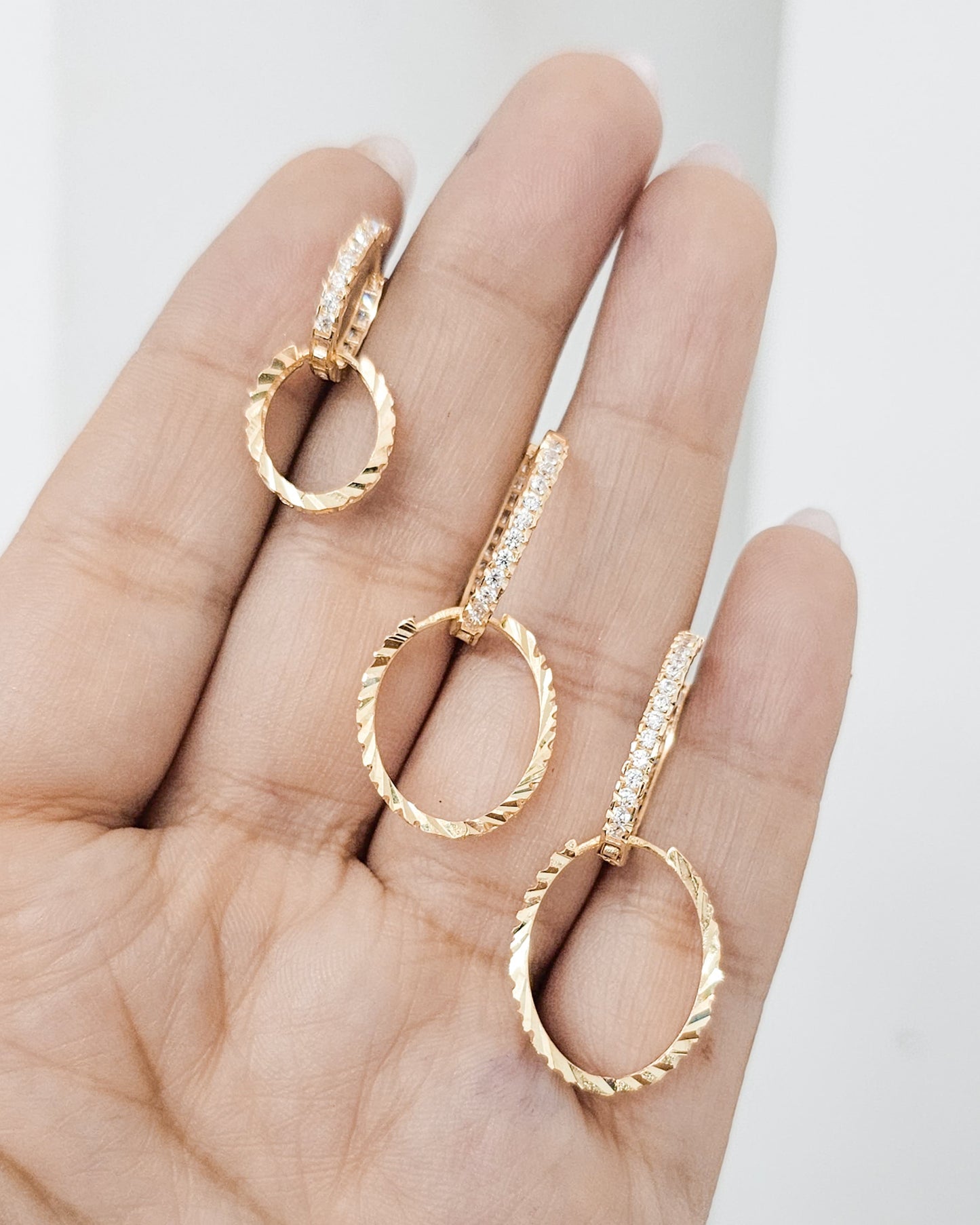 Huggies diamantadas con zirconias ovaladas oro 10k DORADO