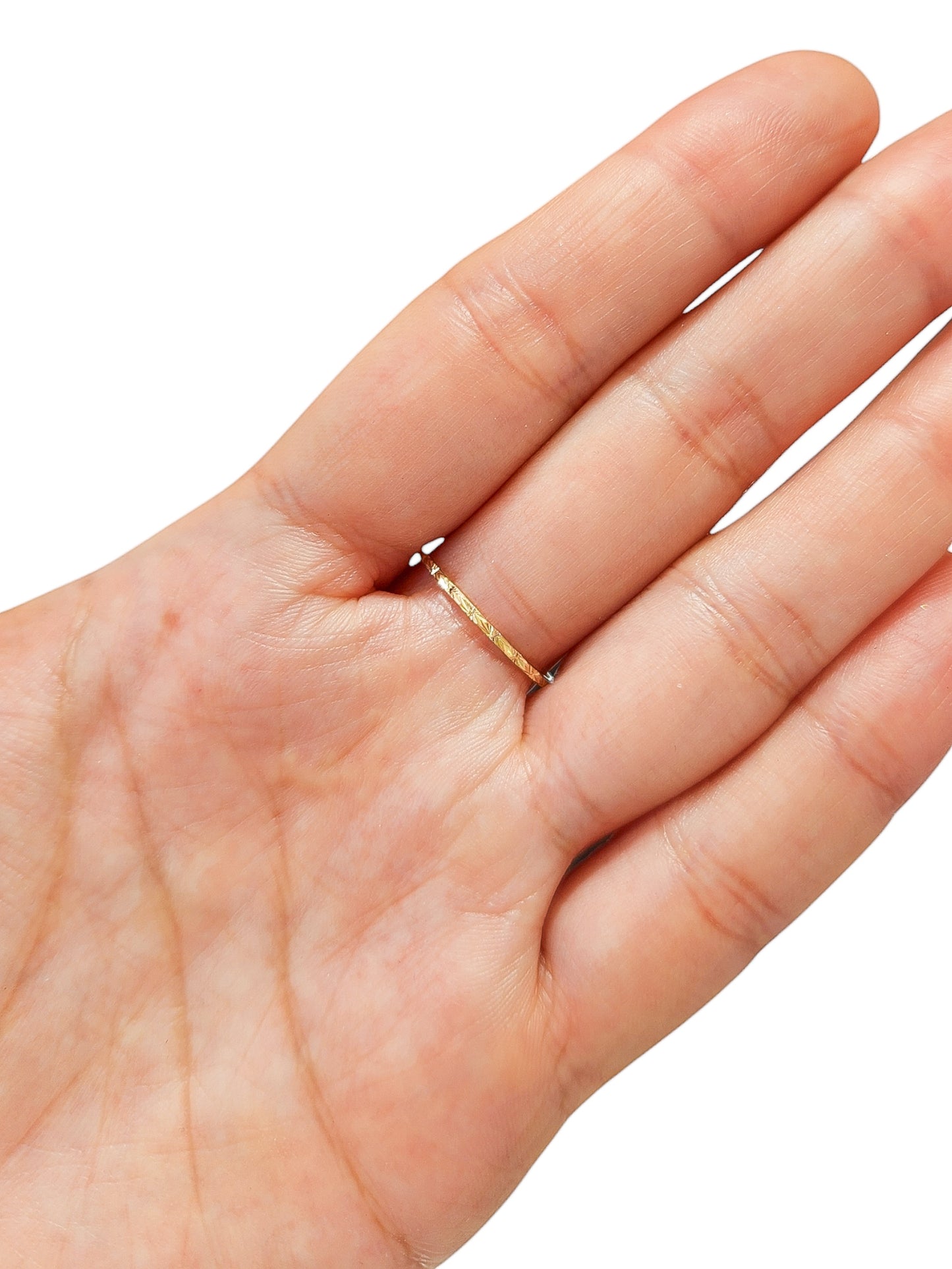 Anillo argolla diamantada estrella