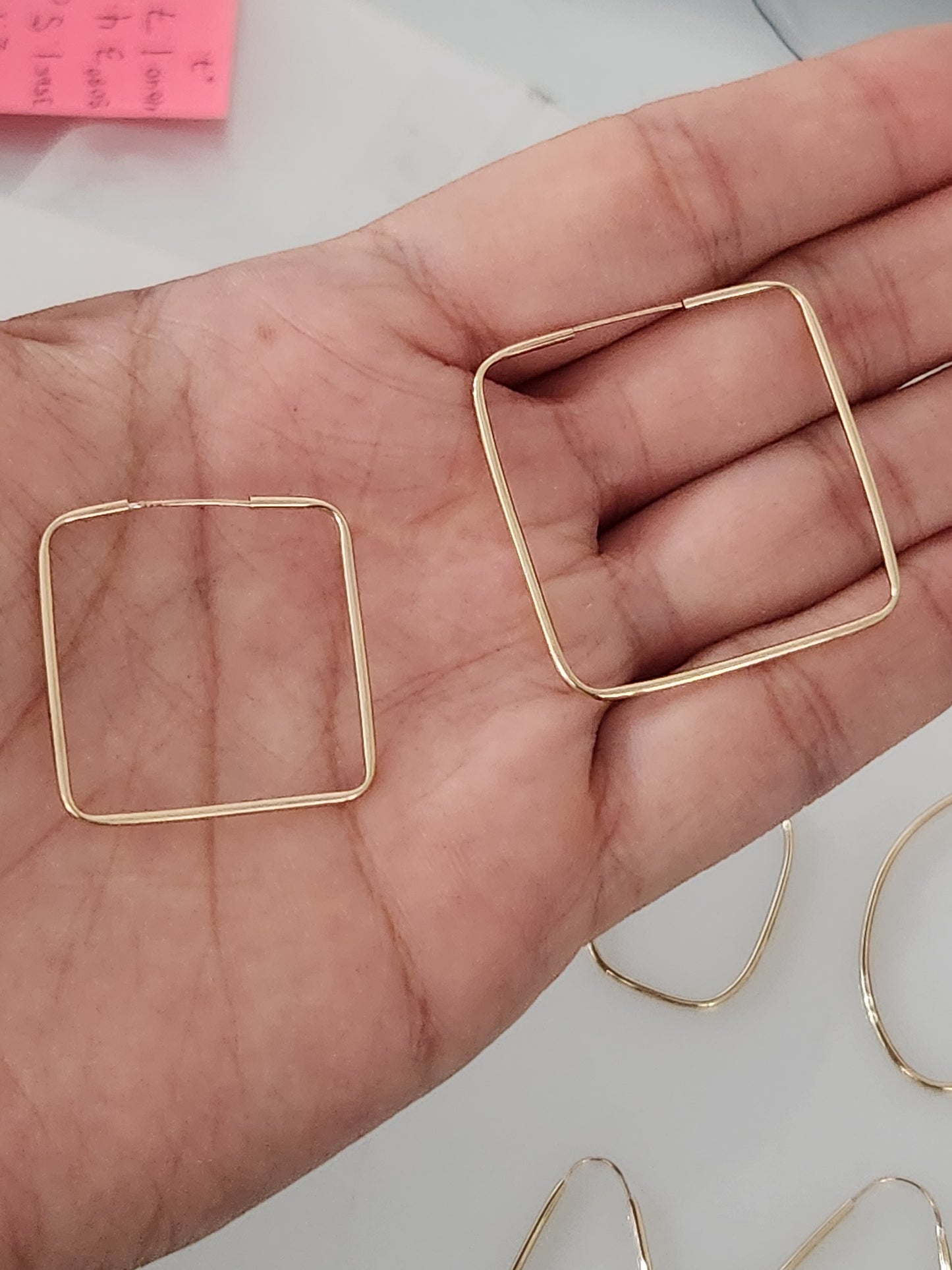 Arracadas cuadradas ultra ligera oro 10k