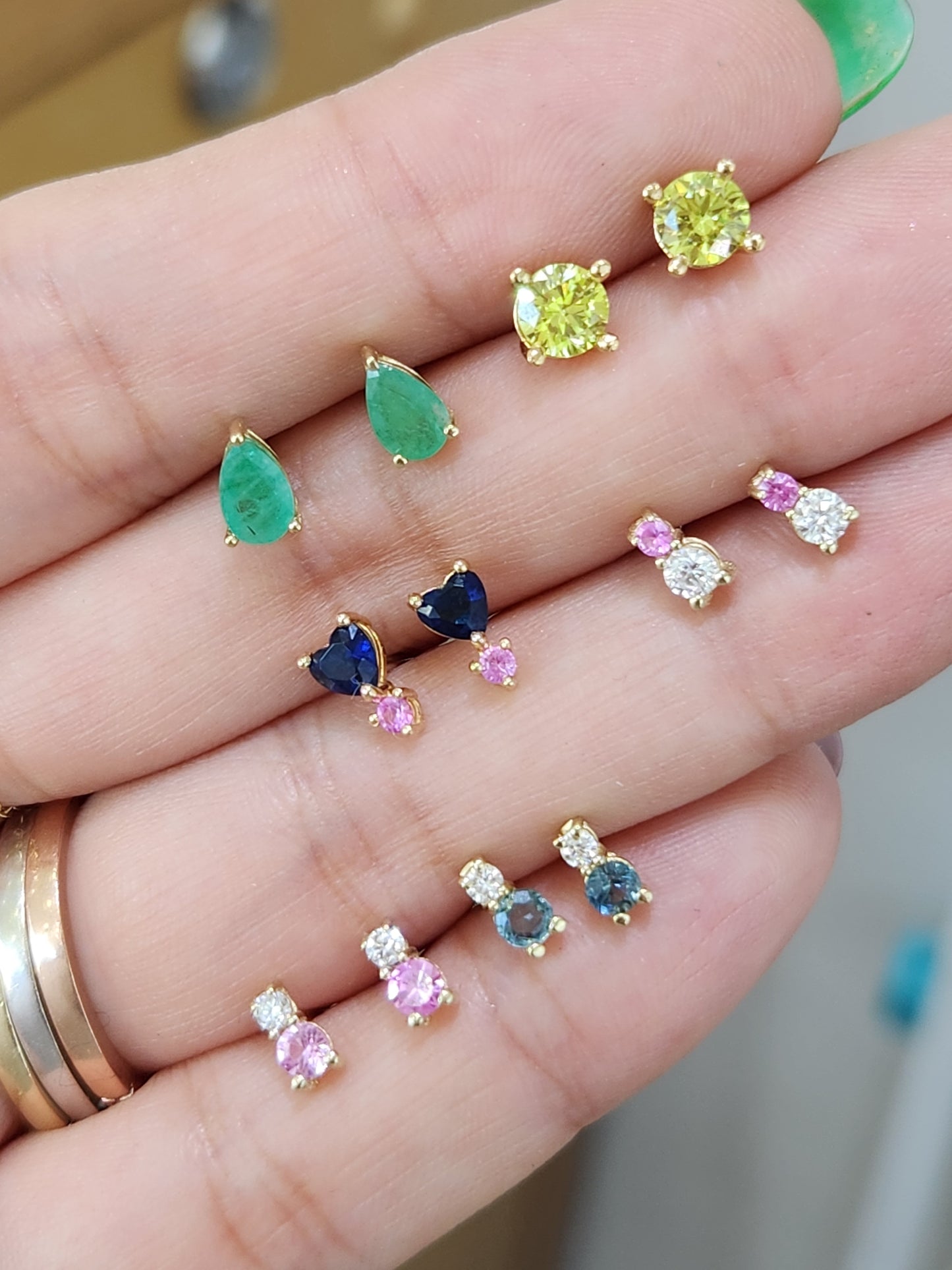 Aretes tu y yo rosa de Francia natural y diamante de laboratorio oro 10k