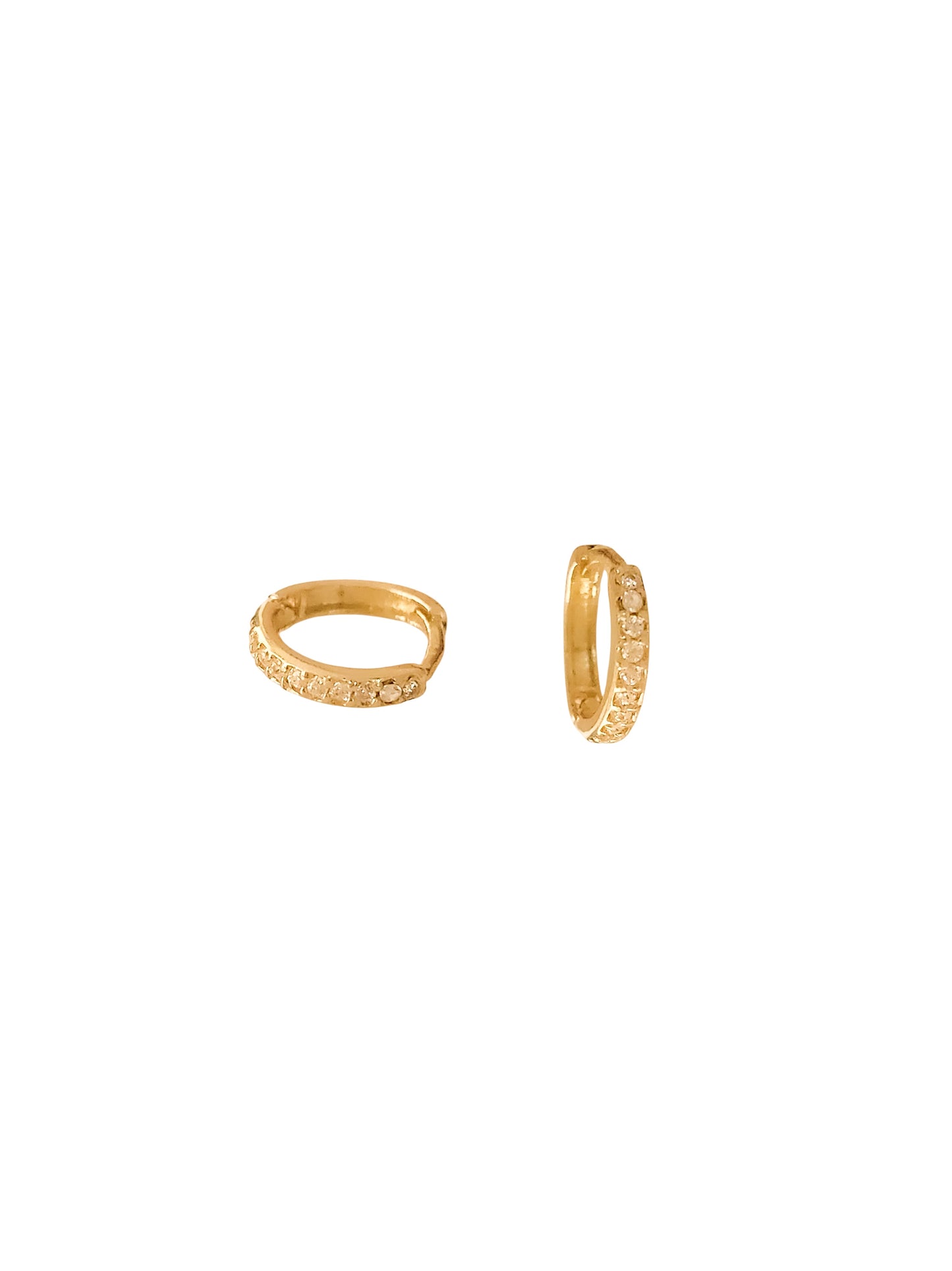 Huggies con piedras básico 1cm oro 10k