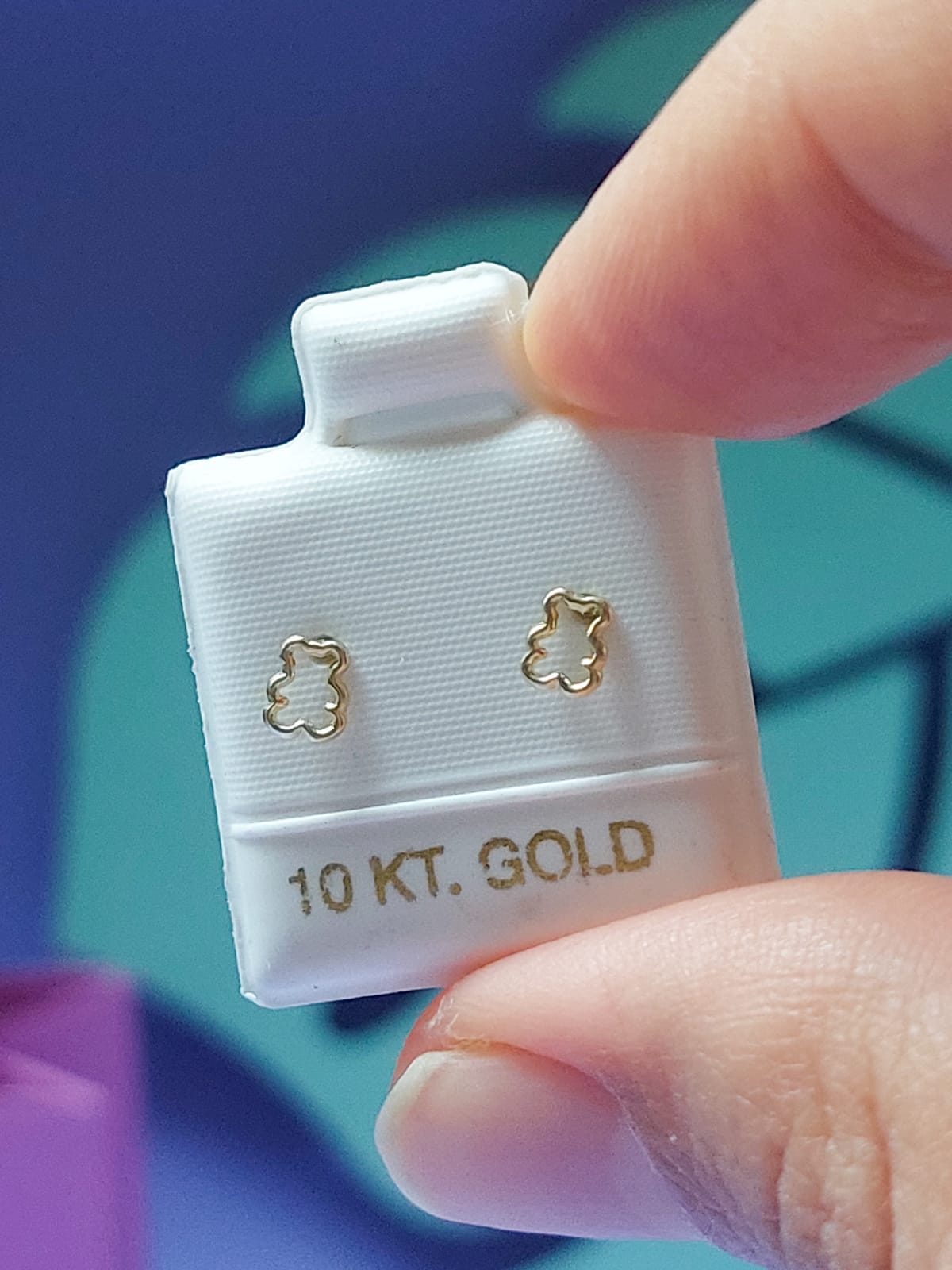 Par o pieza de Broquel osito silueta oro de 10k