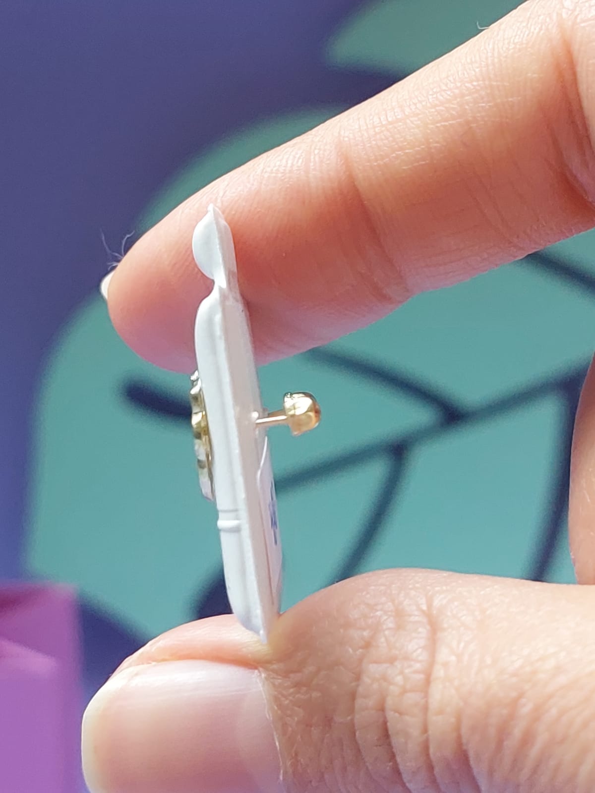 Par de Broquel Kitty esmalte oro 10k