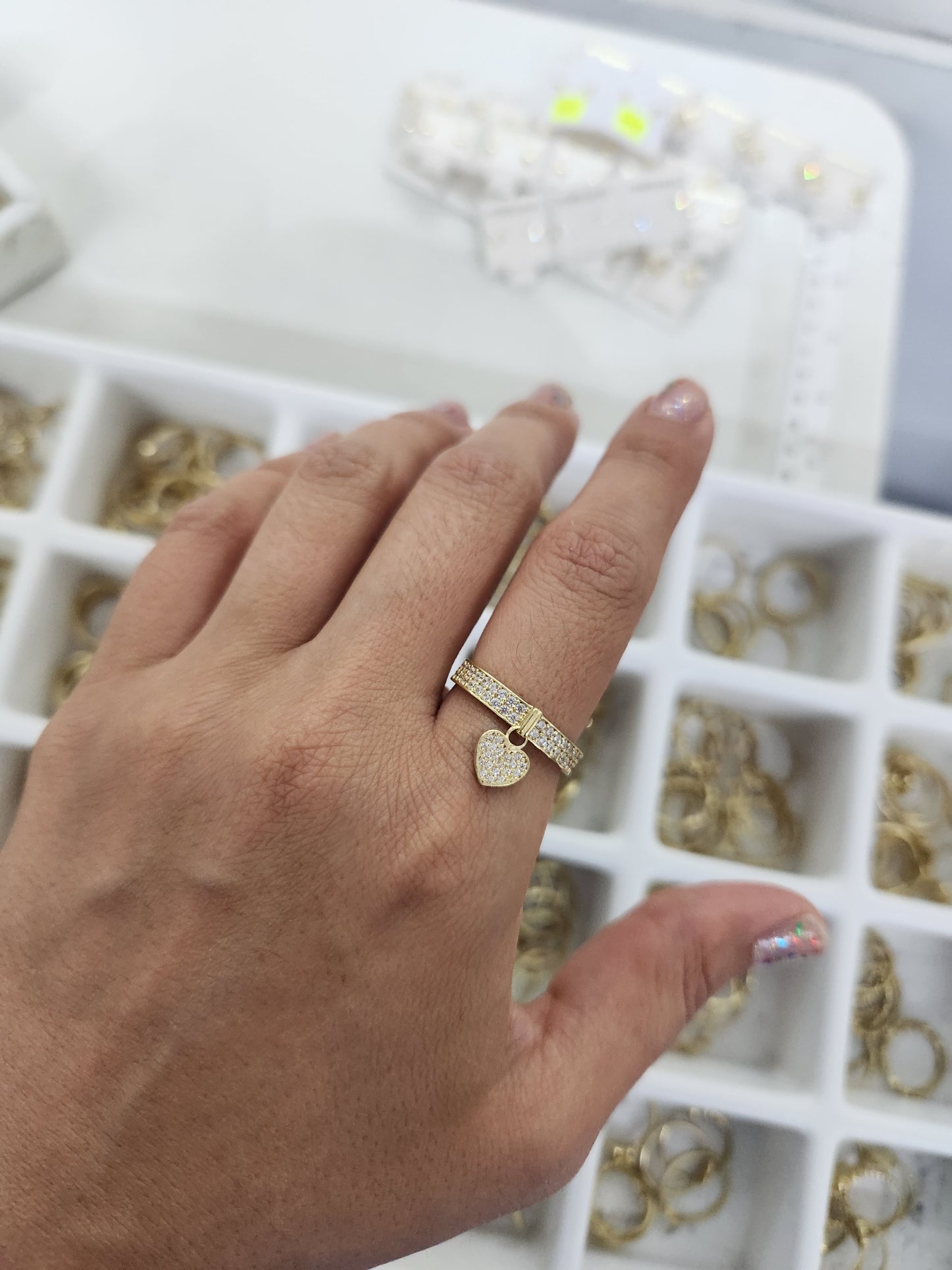 Anillo corazón con piedras con charm y corazón liso oro 10k dorado