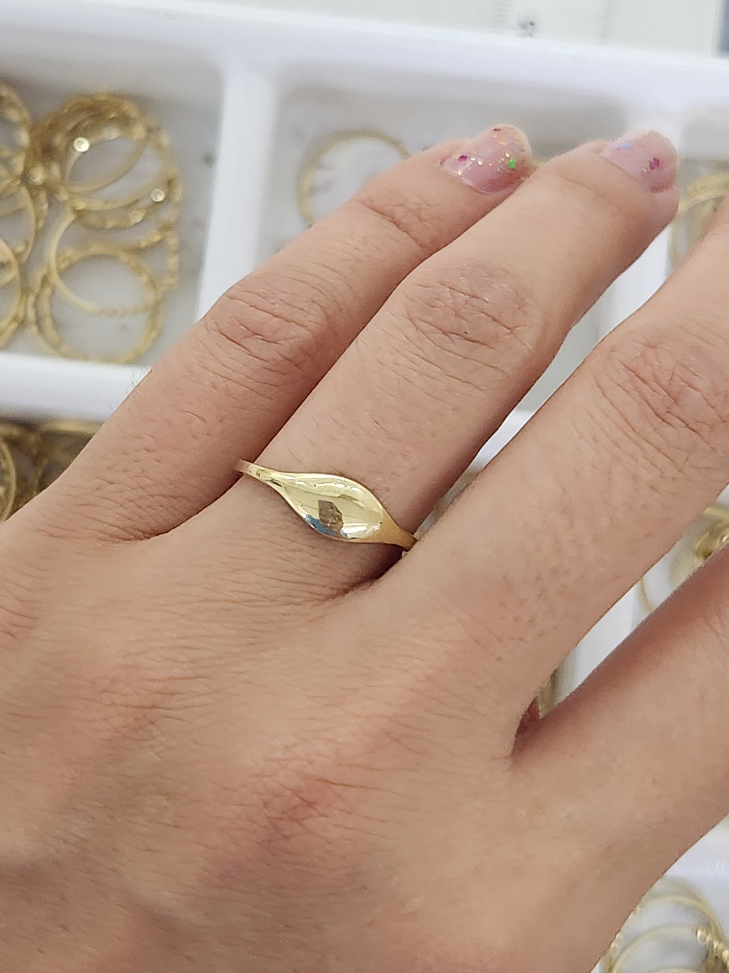 Anillo ovalado 3d y plano con piedra oro 10k dorado