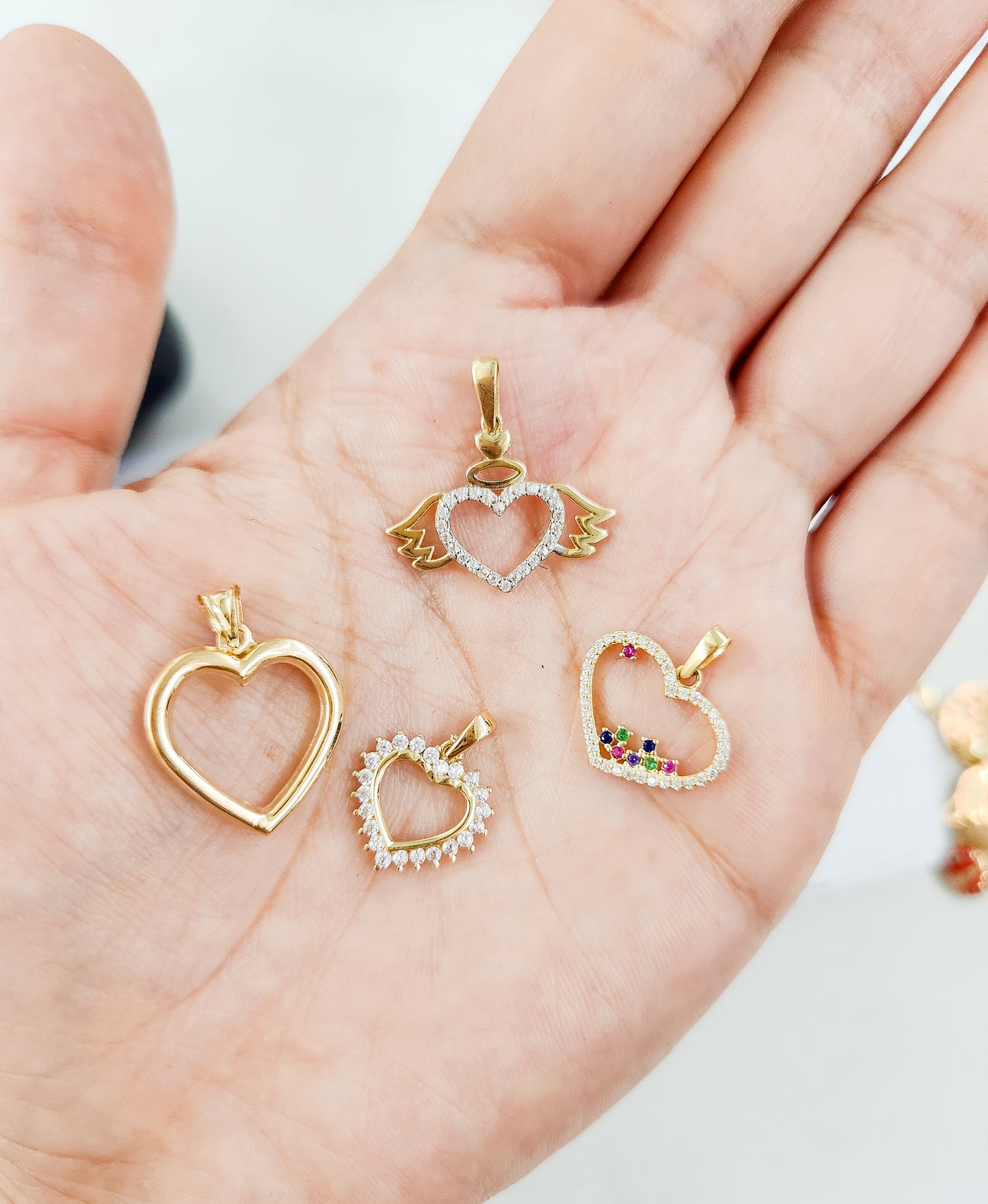 Dije corazón con piedras y alas oro 10k