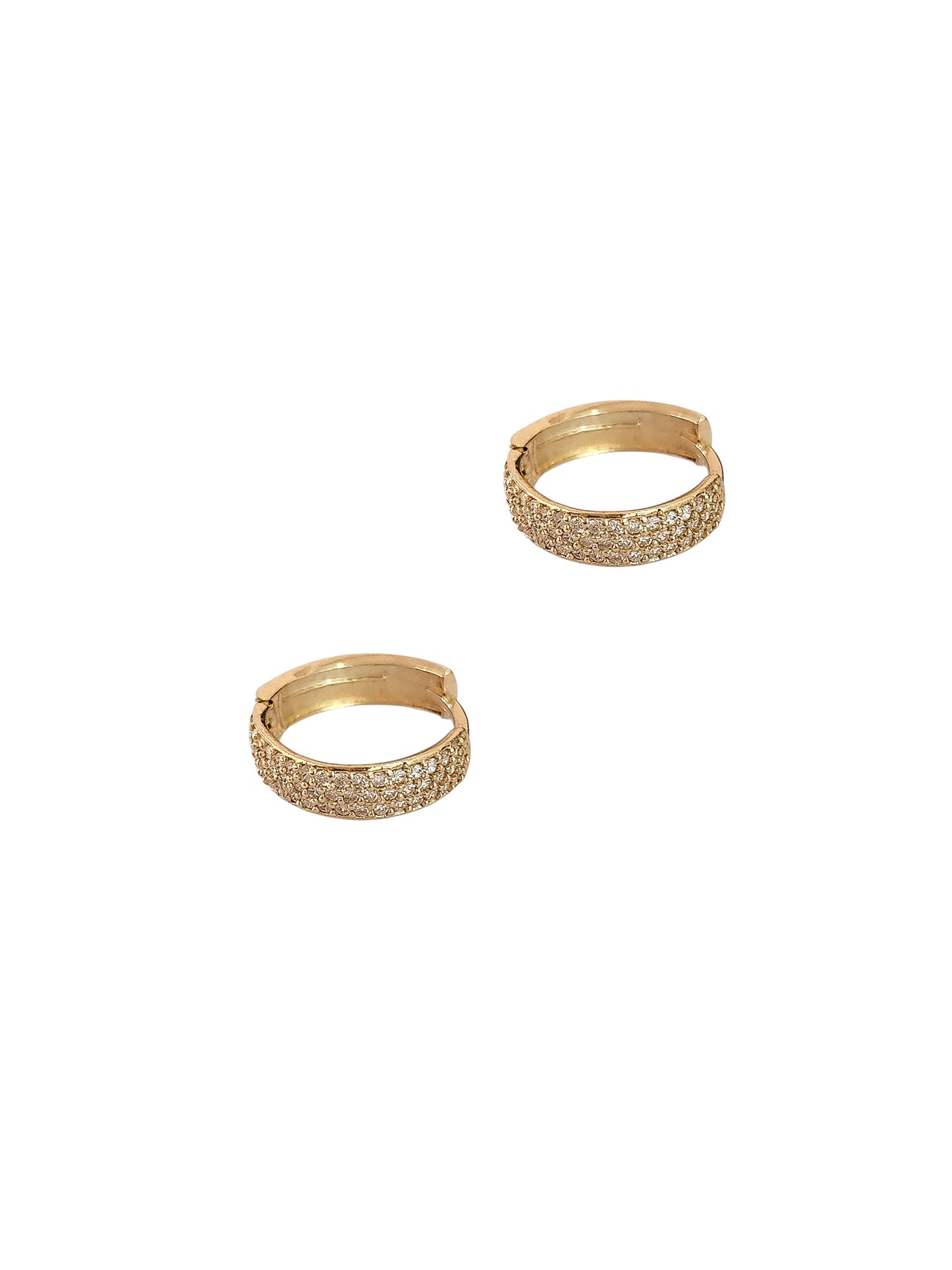 Huggies triple con piedras blancas oro 10k