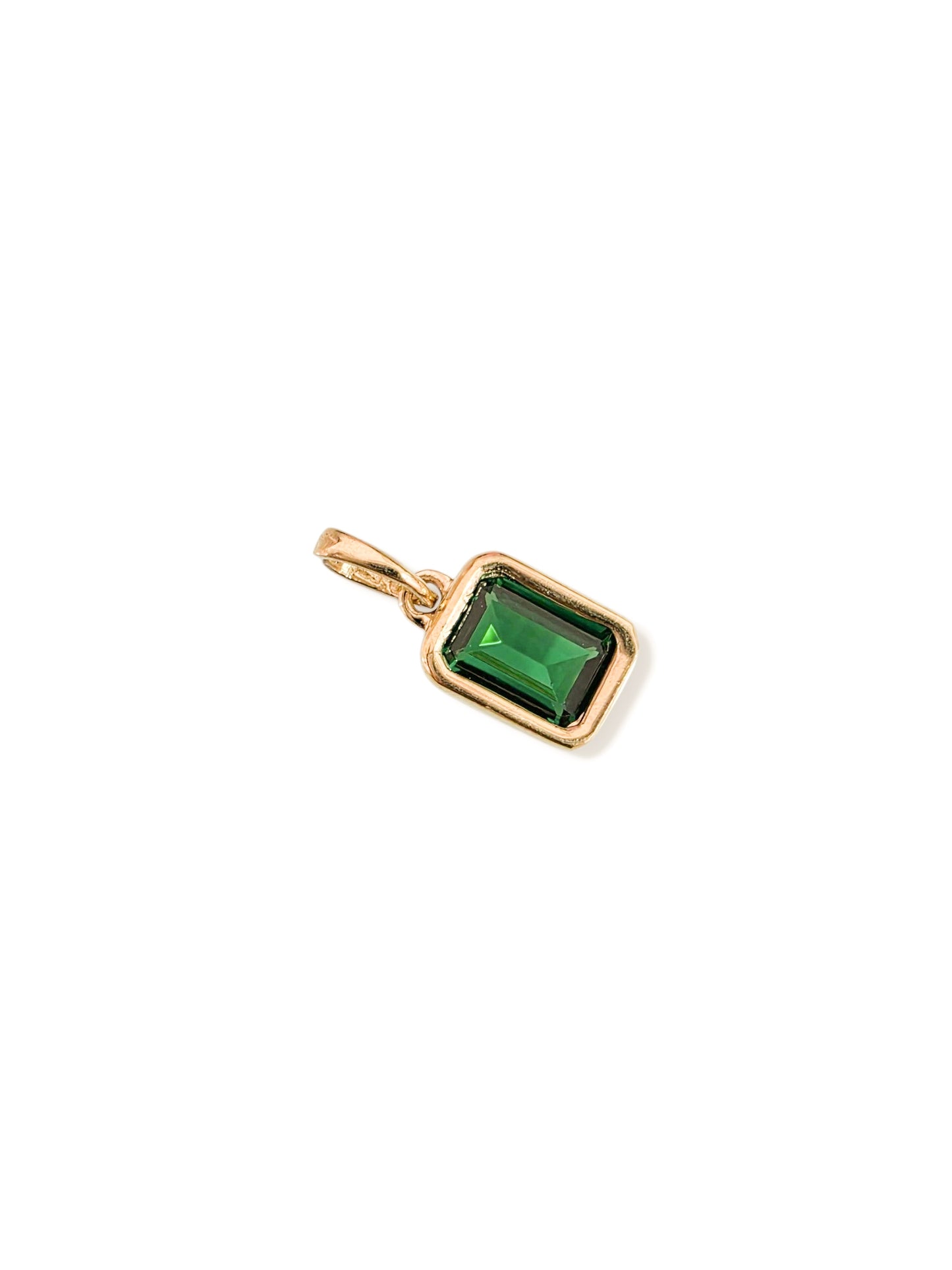 Dije con zirconia verde oro 10k