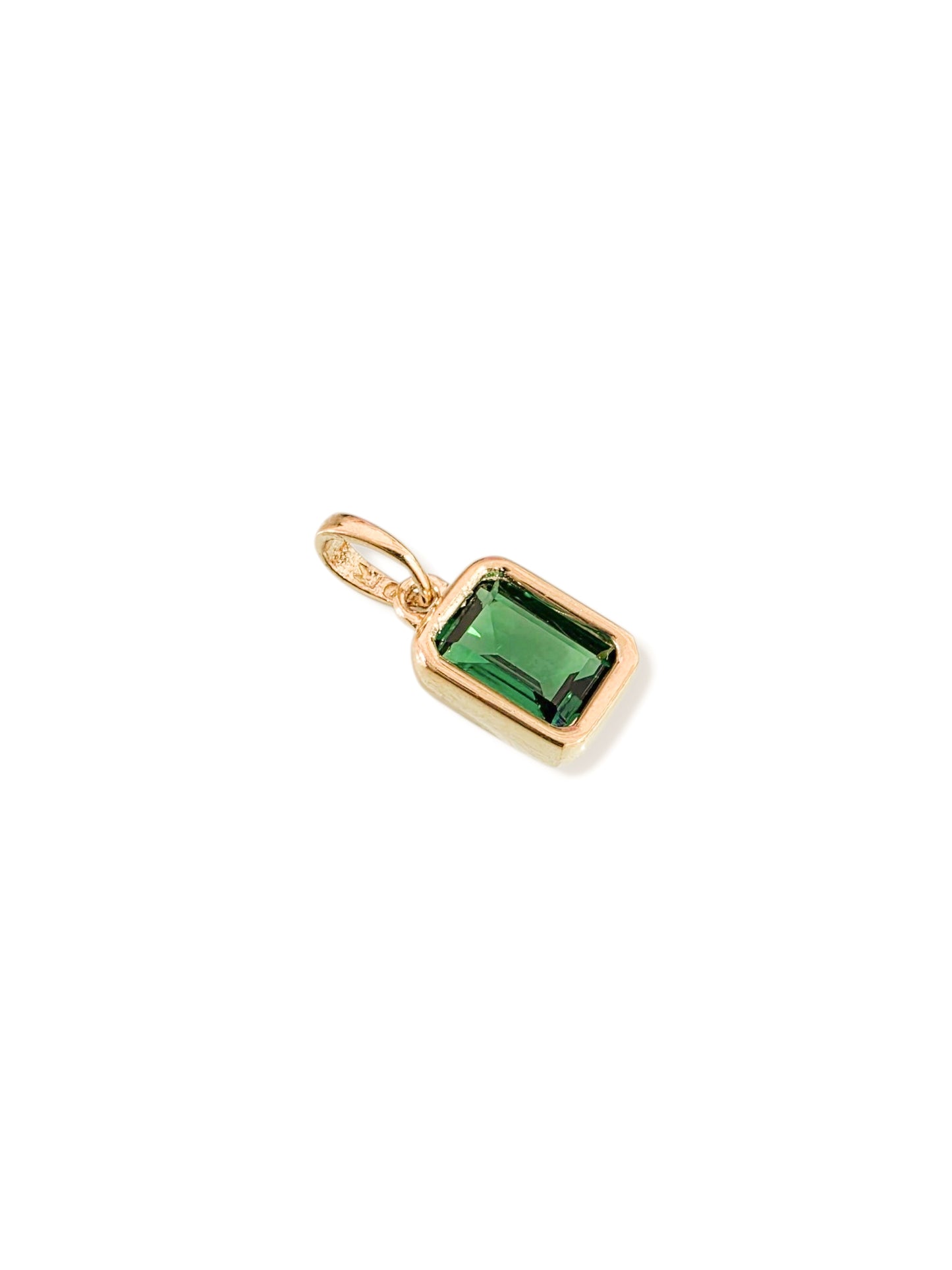 Dije con zirconia verde oro 10k