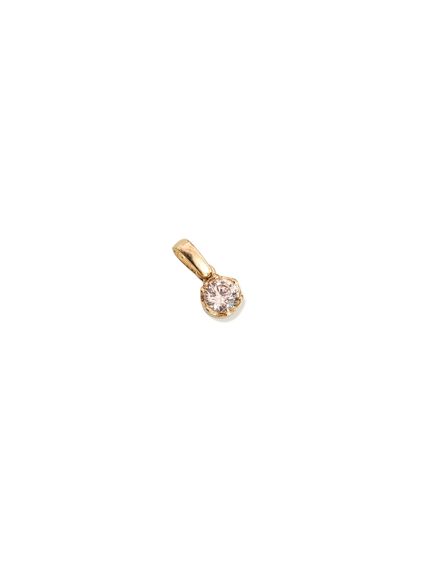 Dije redondo con zirconia blanca oro 10k