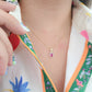 Dije corte esmeralda con zirconia rosa fiucsa oro 10k