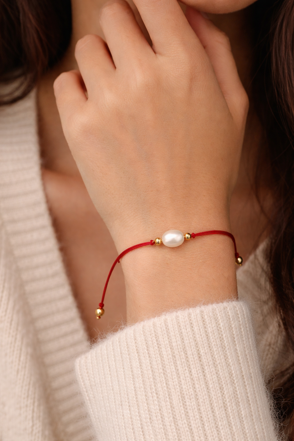 Pulsera de hilo rojo con Perla 1cm y 4 esferas bimetal 3mm
