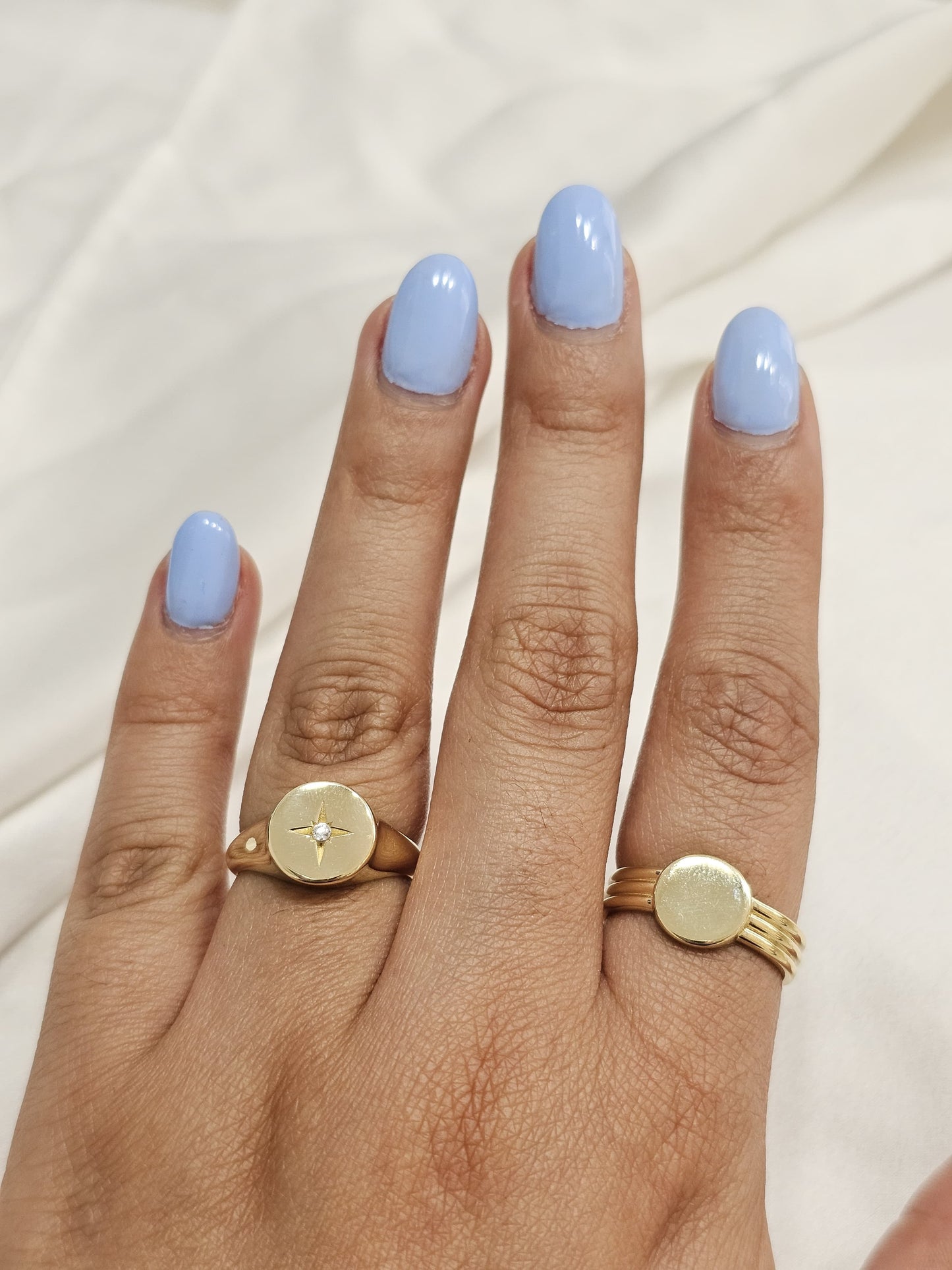 Anillo ancho estrella en oro 10k dorado