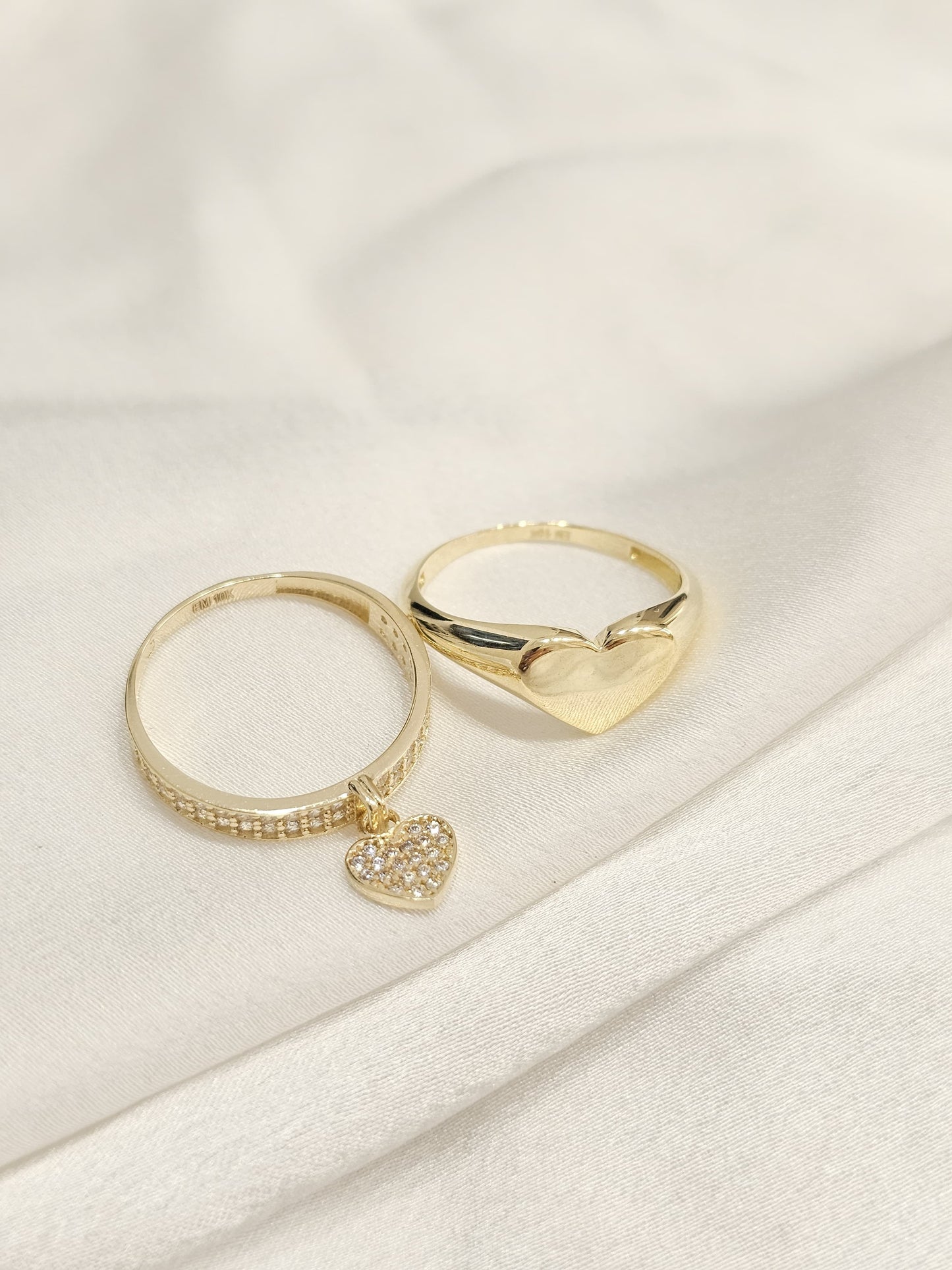 Anillo corazón con piedras con charm y corazón liso oro 10k dorado