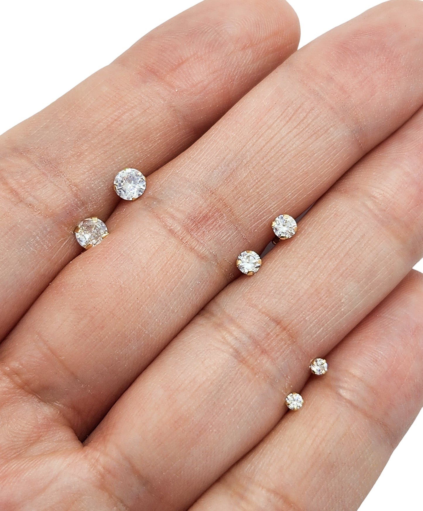Par o Pieza de Broquel Básico Chispita Zirconia Blanca