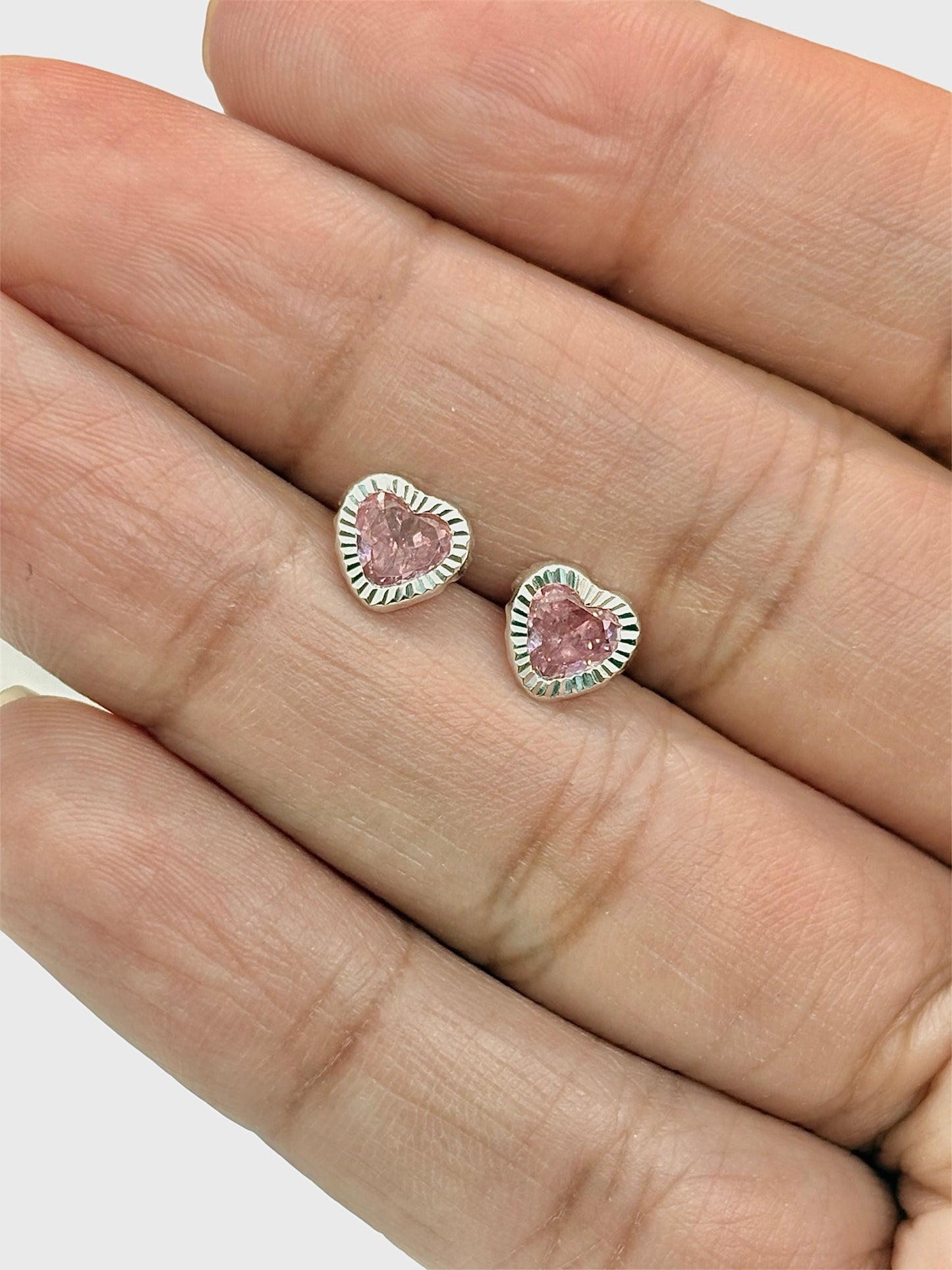 Amaris Broquel en forma de corazón con biselado diamantado 6mm PLATA 925 Garantizado