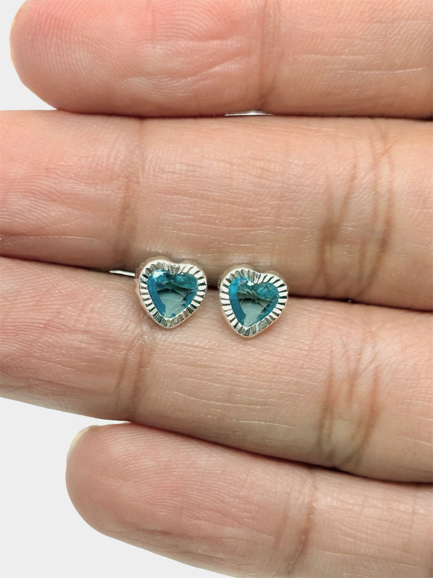 Amaris Broquel en forma de corazón con biselado diamantado 6mm PLATA 925 Garantizado