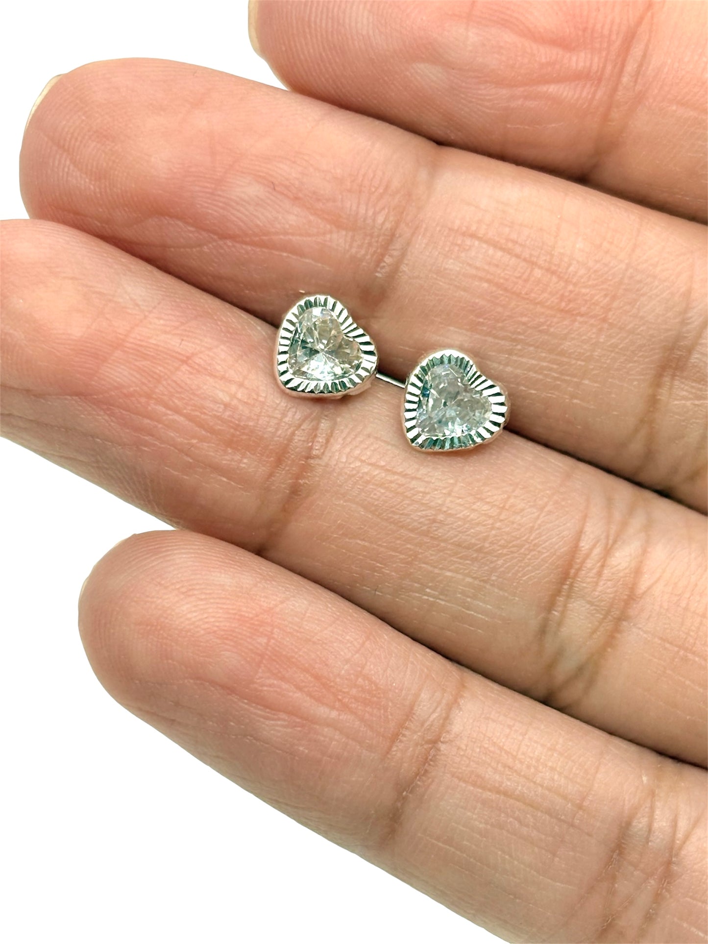 Amaris Broquel en forma de corazón con biselado diamantado 6mm PLATA 925 Garantizado