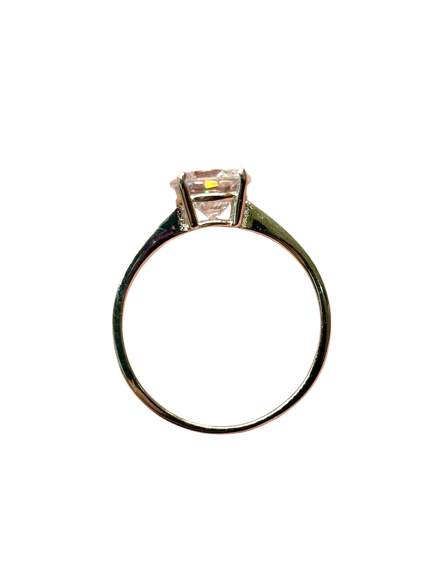 Anillo con piedra Mossainita echo de plata 925