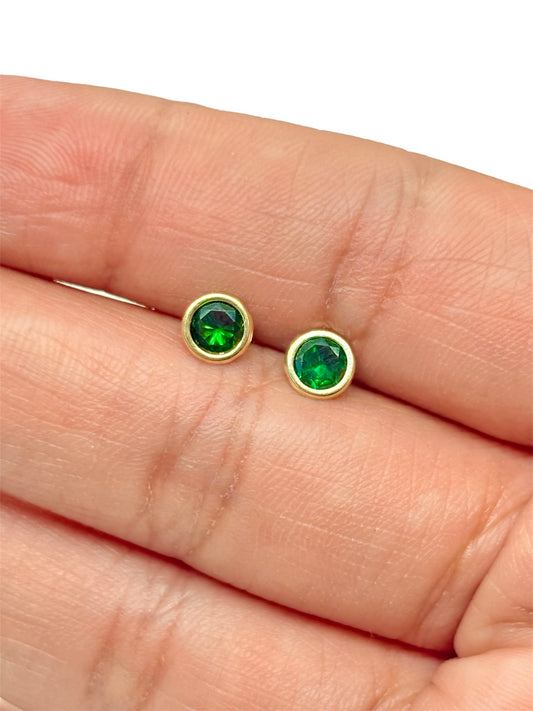 Par de Broquel basico con circonita color Verde echo de ORO 10K