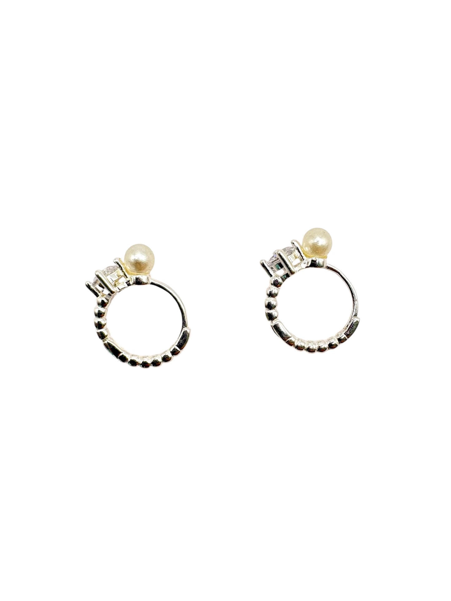 Par de Huggies con piedra y Perla hecho de Plata 925