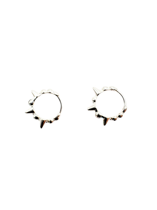 Par de Huggies con picos hecho de Plata 925