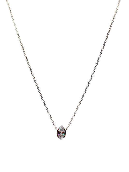 Cadena con piedra circonita ovalada hecho de plata 925