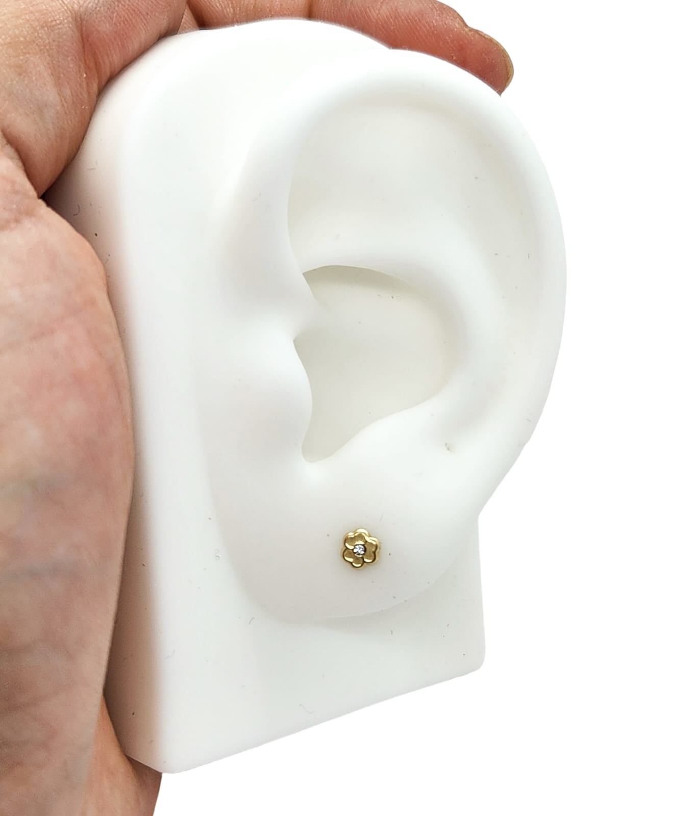 Par o Pieza de Broquel Trébol Flor con Zirconia Blanca Mini Oro de 10k DORADO