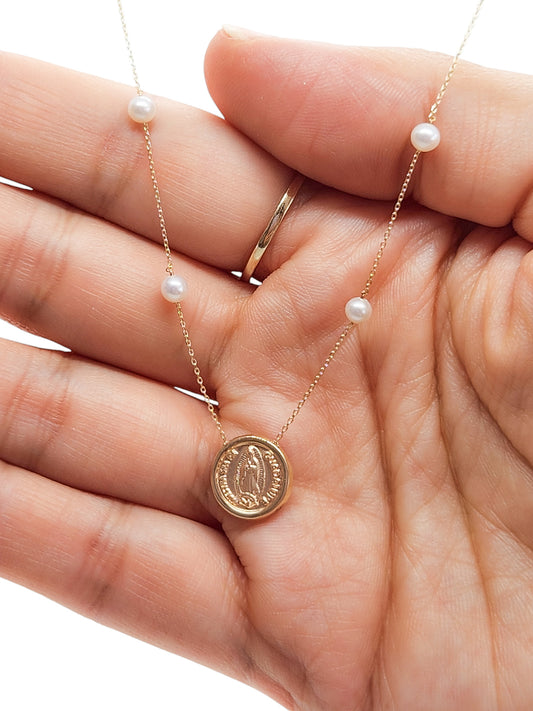 Gargantilla con medalla de la virgen y perla natural oro 10k