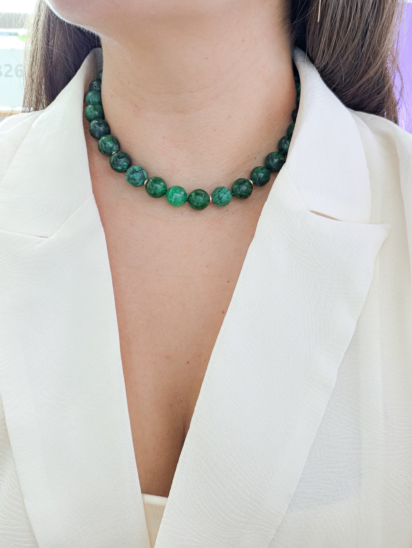 Gargantilla jade con donas y broche de oro 10k