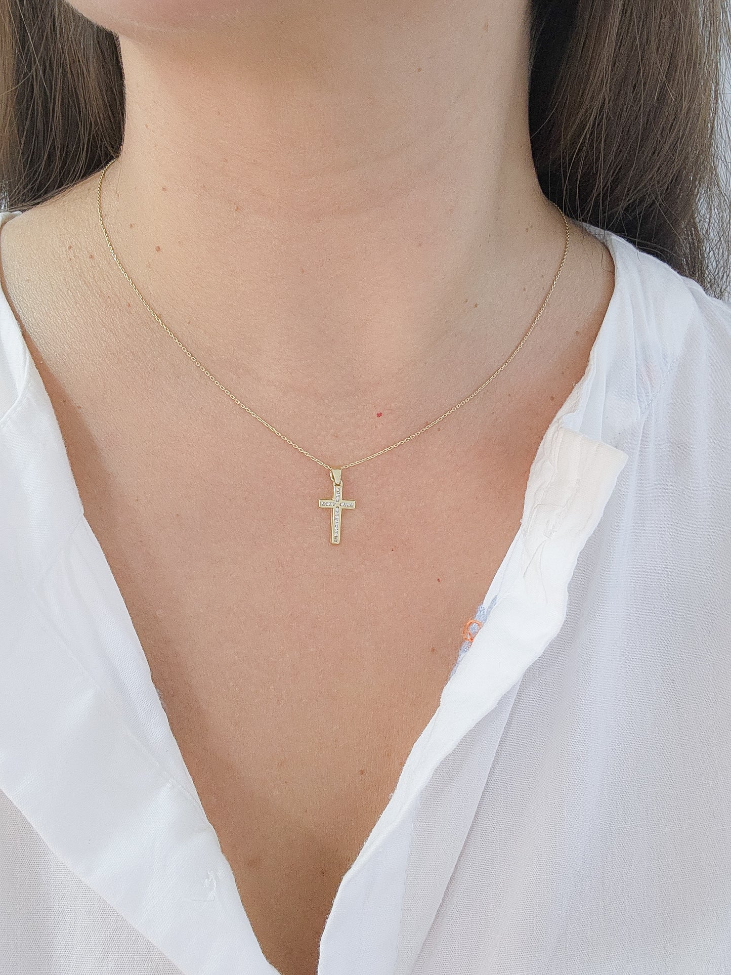 Dije cruz con zirconias blancas oro 10k